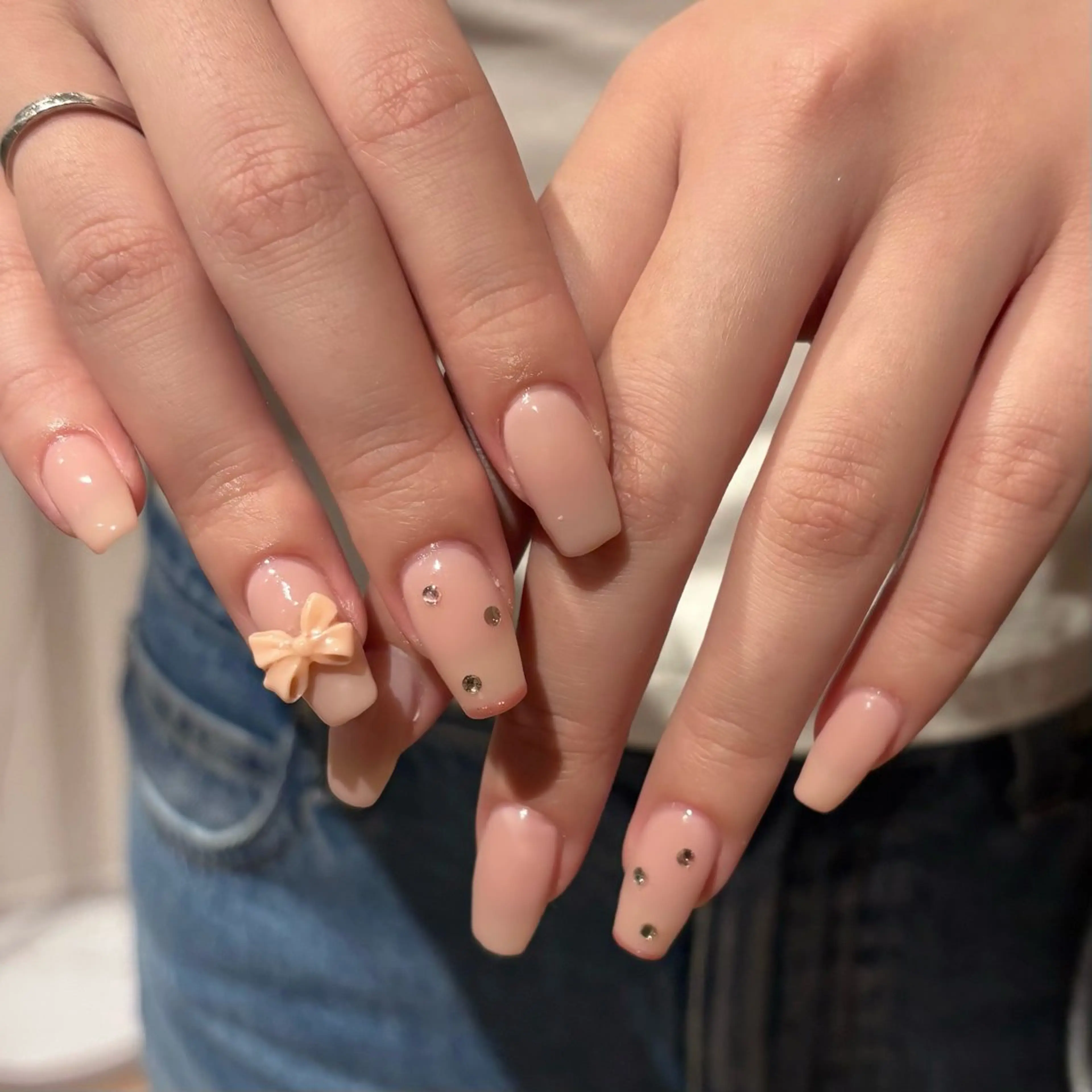 ネイル リボン ストーンネイル ワンホンネイル ハンドネイル Bianca名駅店 安田のネイルデザイン