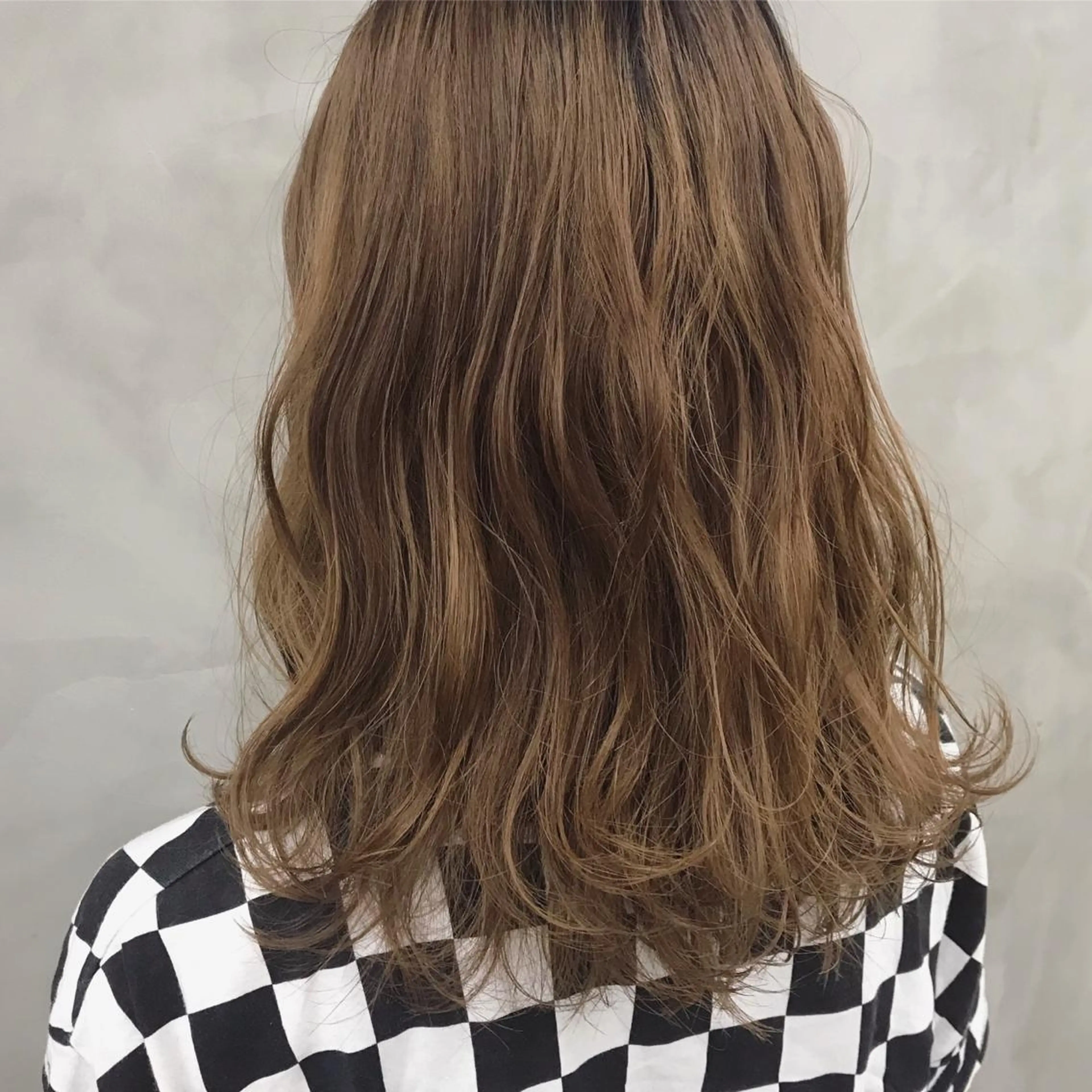 セミロング ブームボックス所属・🐝ハイトーンカラー hachi🐝のヘアスタイル