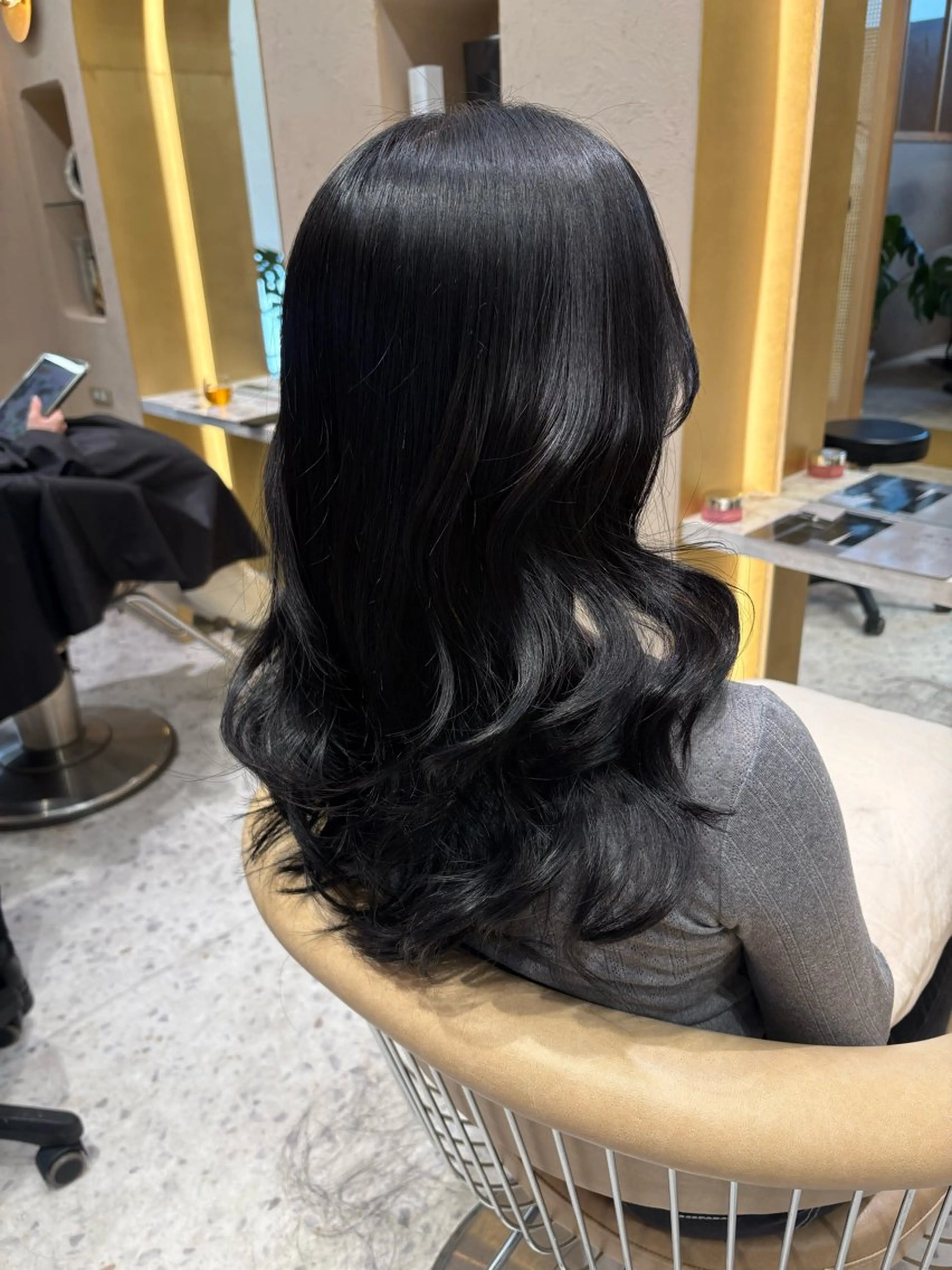 ロング ヘアカラー トリートメント Kanami/韓国風 /艶カラーのヘアスタイル