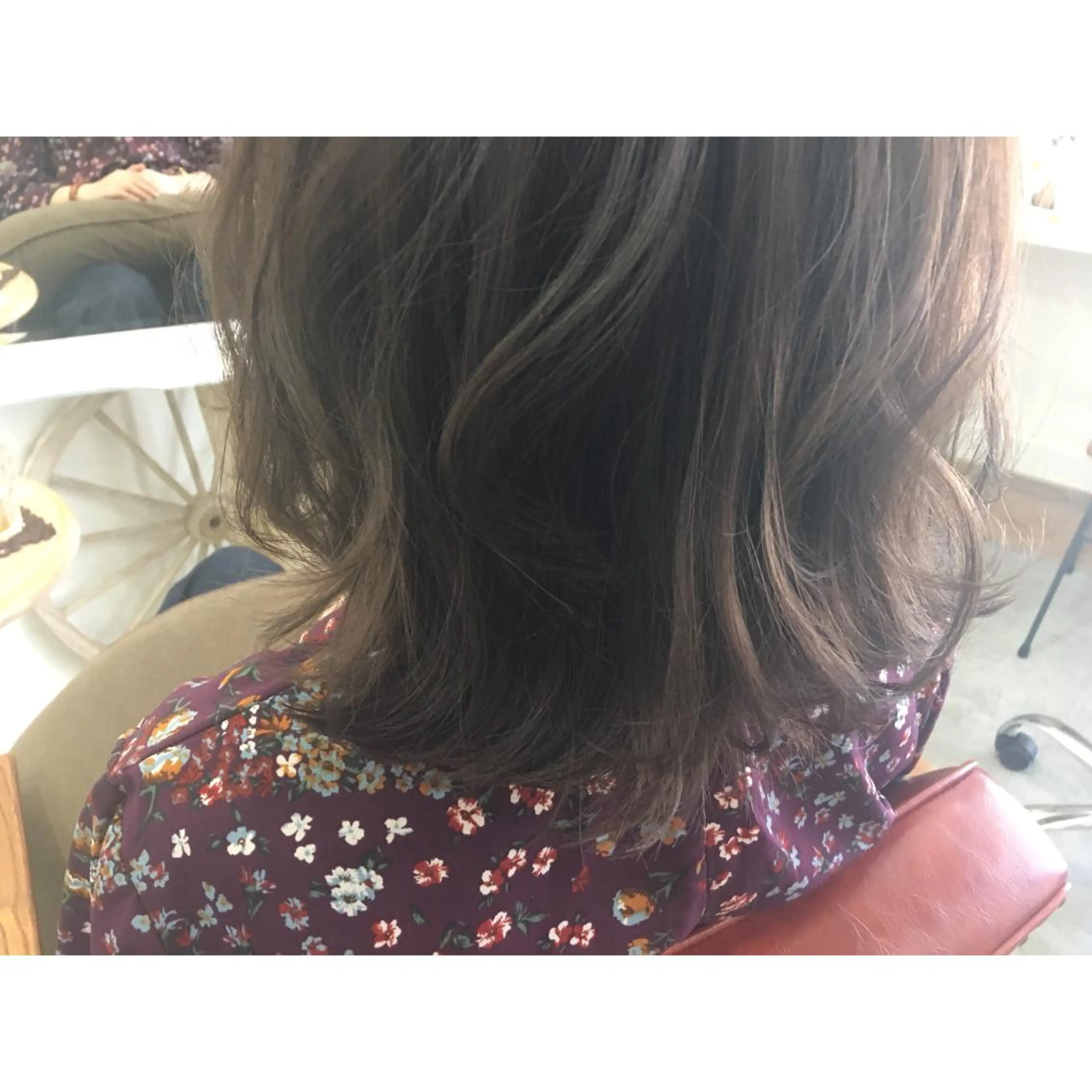 ミディアム カラー グレージュ カット ヘアカラー fio マナミのヘアスタイル