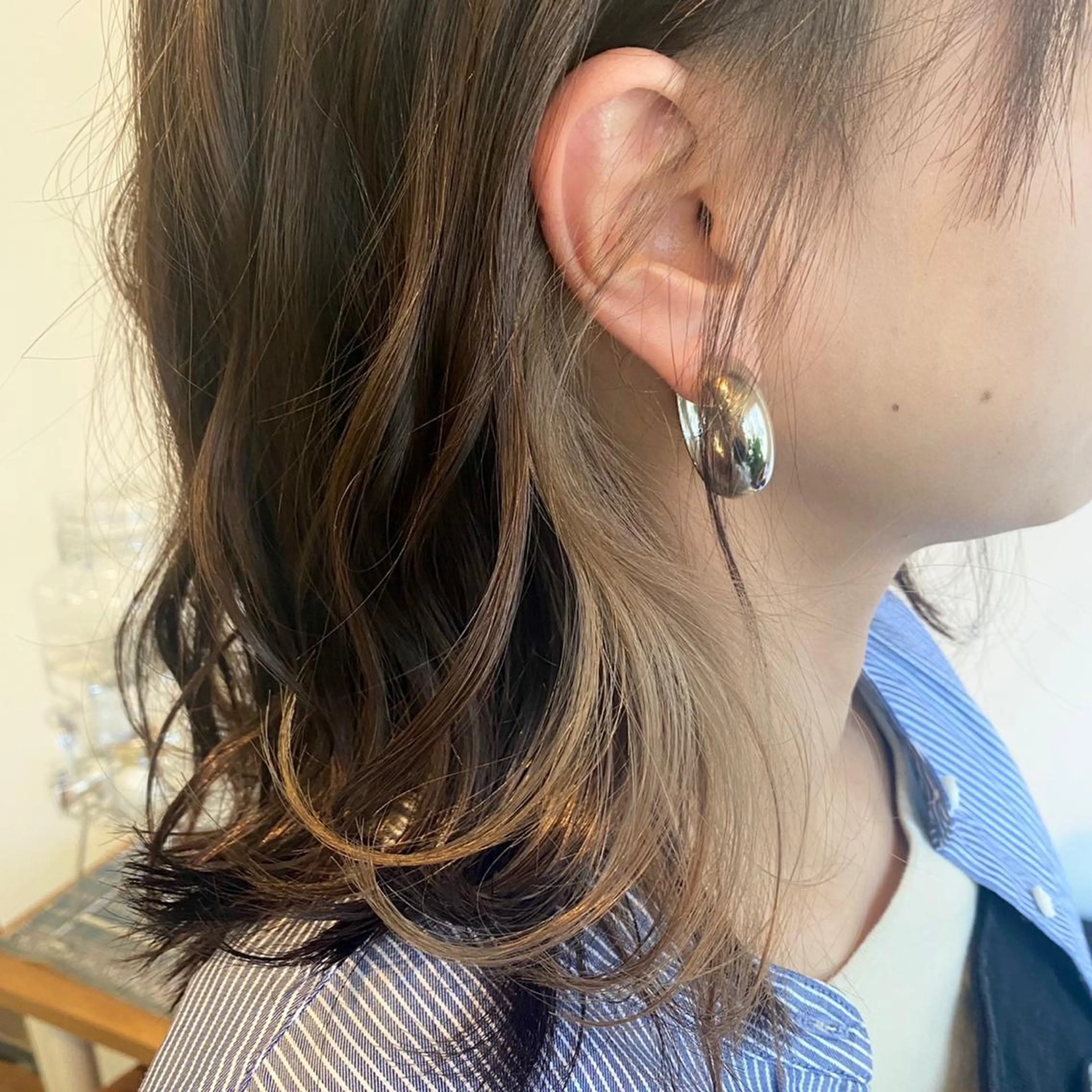 セミロング カラー イヤリングカラー chill out 南塚口本店のヘアスタイル