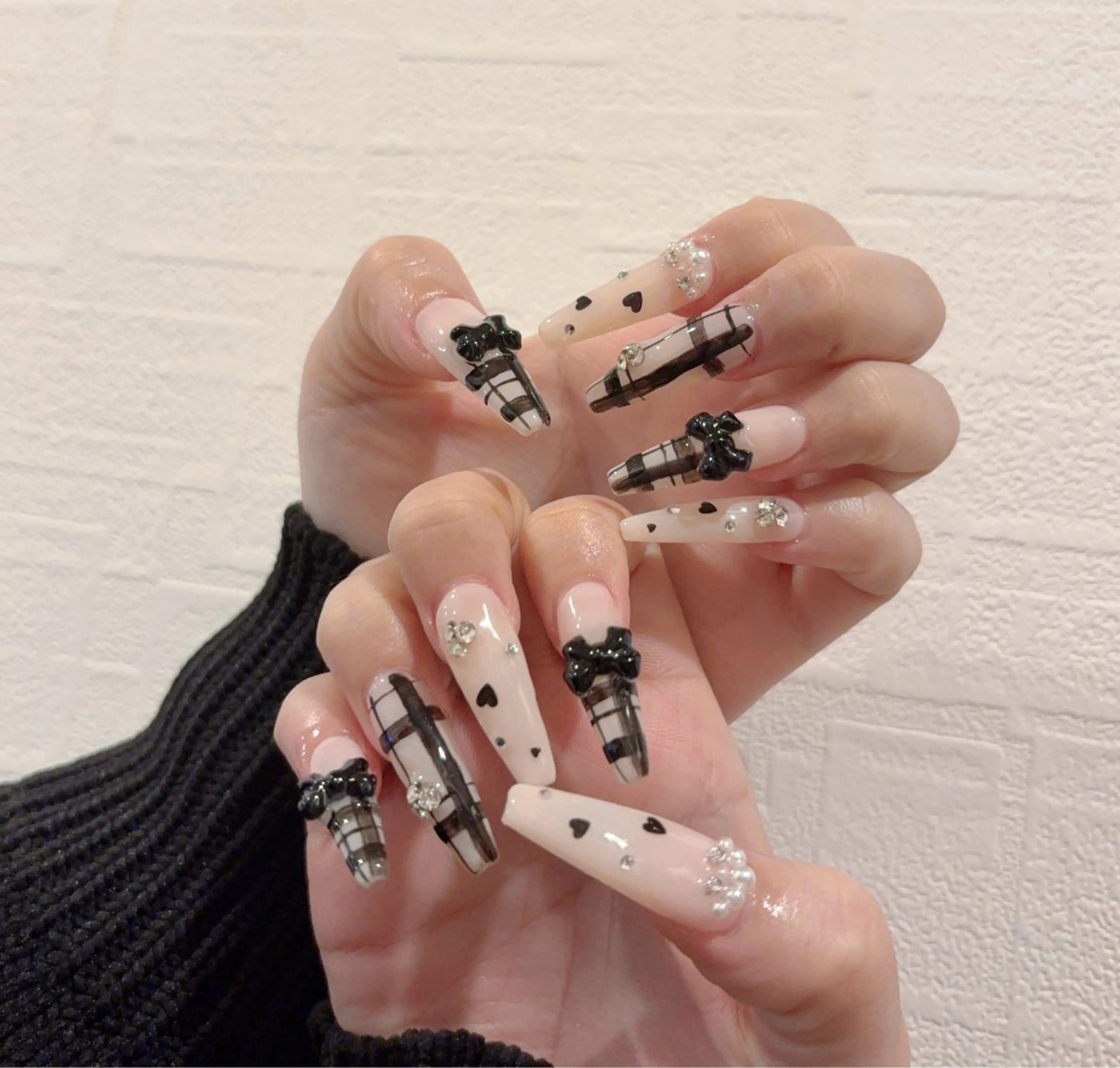 🉐人気N0.1🎀チップ長さだし+持ち込みデザイン10本+パーツつけ放題(トレーニングメニュー、10日以内直し無料)の写真