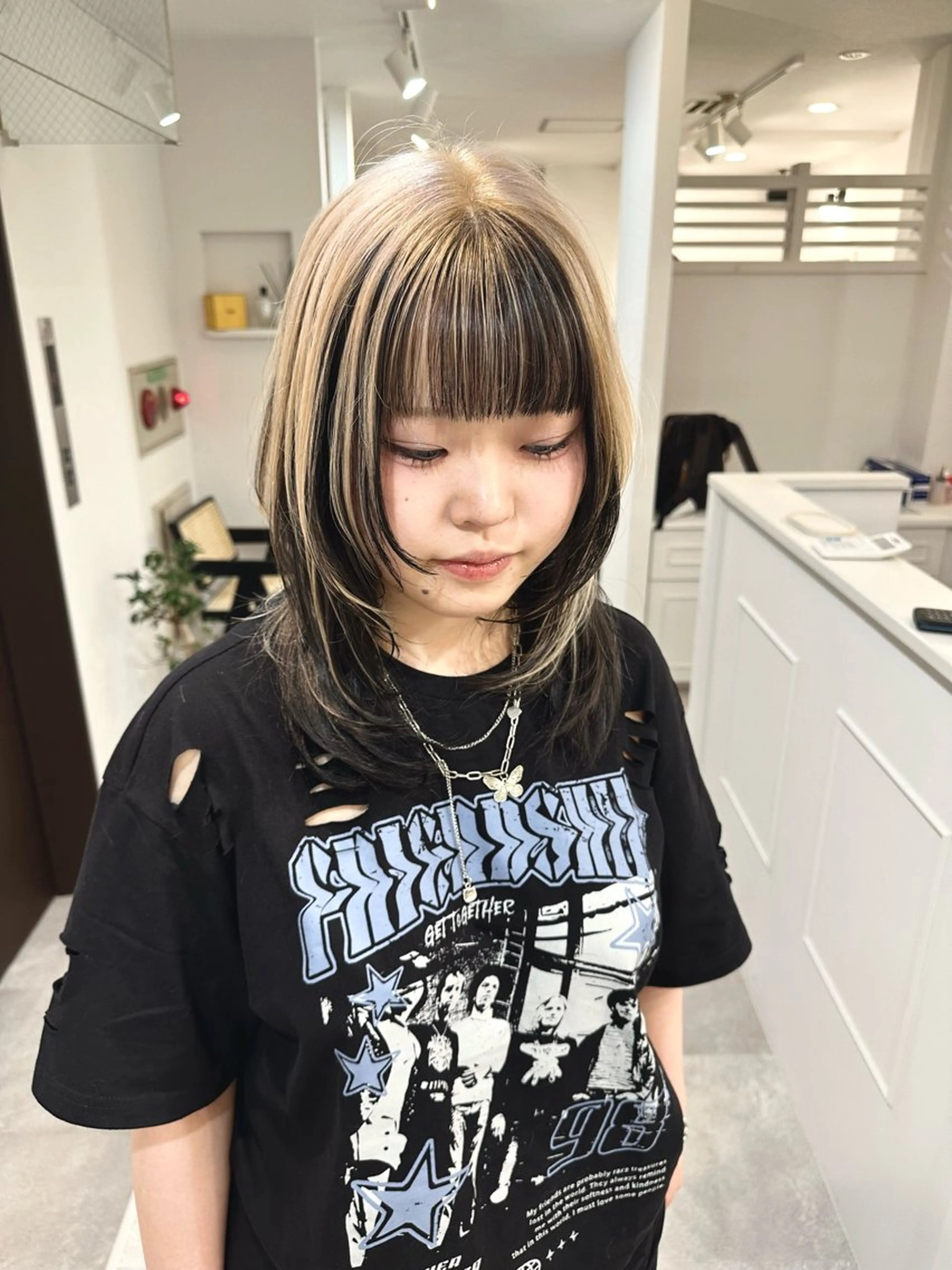 セミロング カラー ヘアアレンジ 黒髪 ブリーチ ブロンド ケアブリーチ ホワイトブロンド SALOWIN京都河原町Suite店所属・外国人風レイヤー/ ハイトーンSHUのヘアスタイル