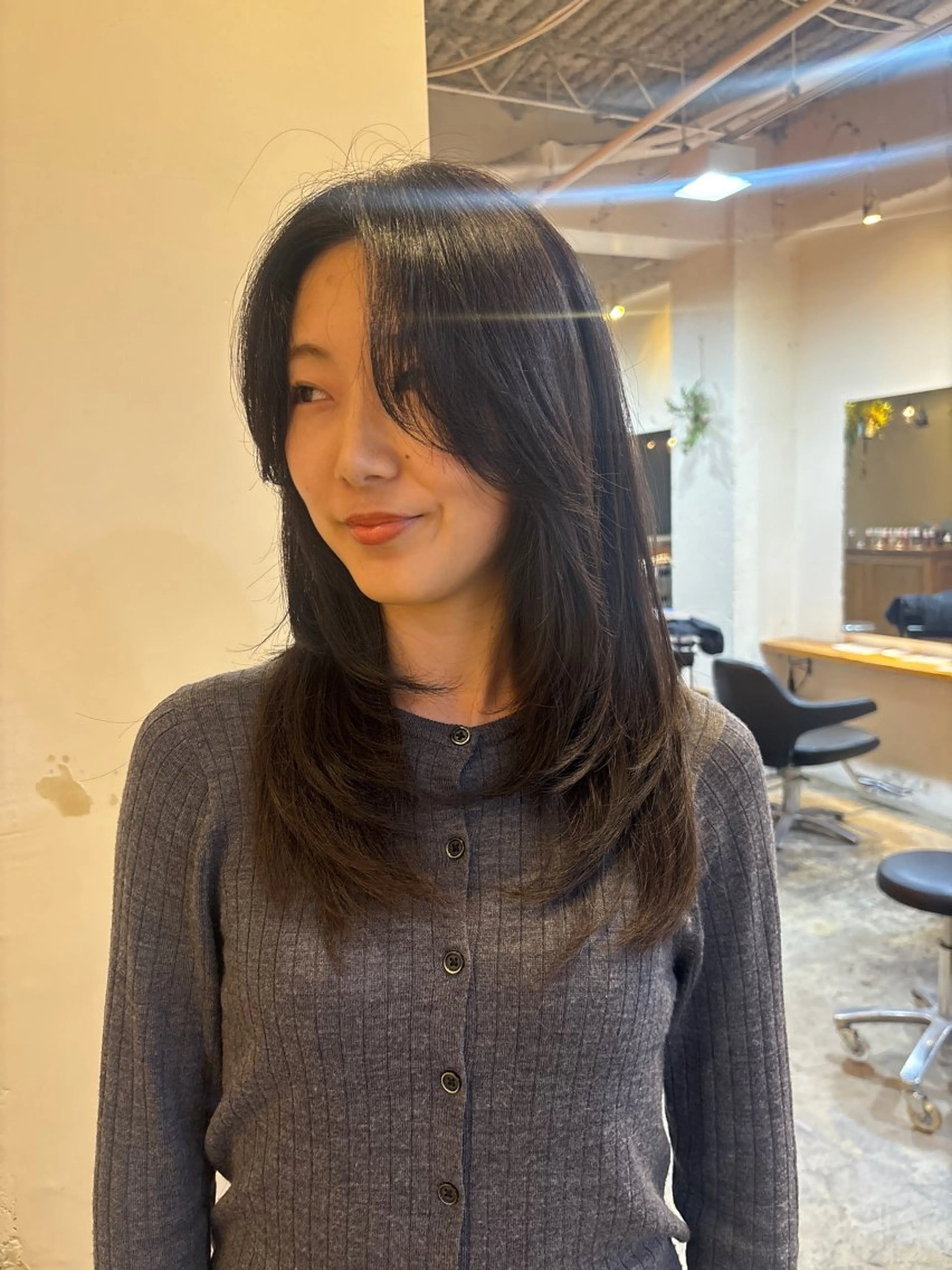 ミディアム カラー カット ヘアカラー トリートメント RIN／韓国ヘア レイヤーカットのヘアスタイル