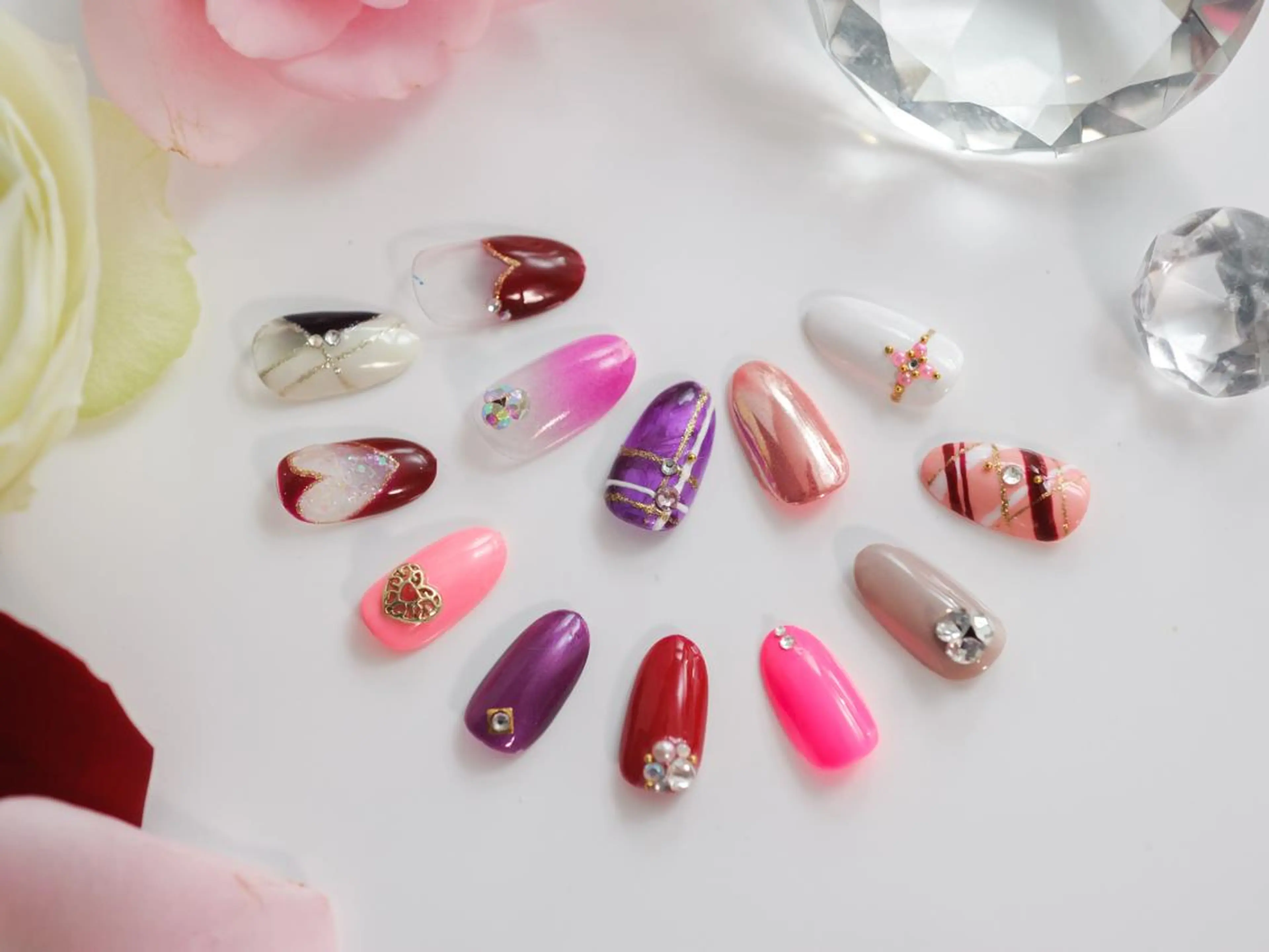 ミディアム ネイル ハンドネイル ハンドケア 💎ビューティサロン 湘南　RIRAN💎のネイルデザイン