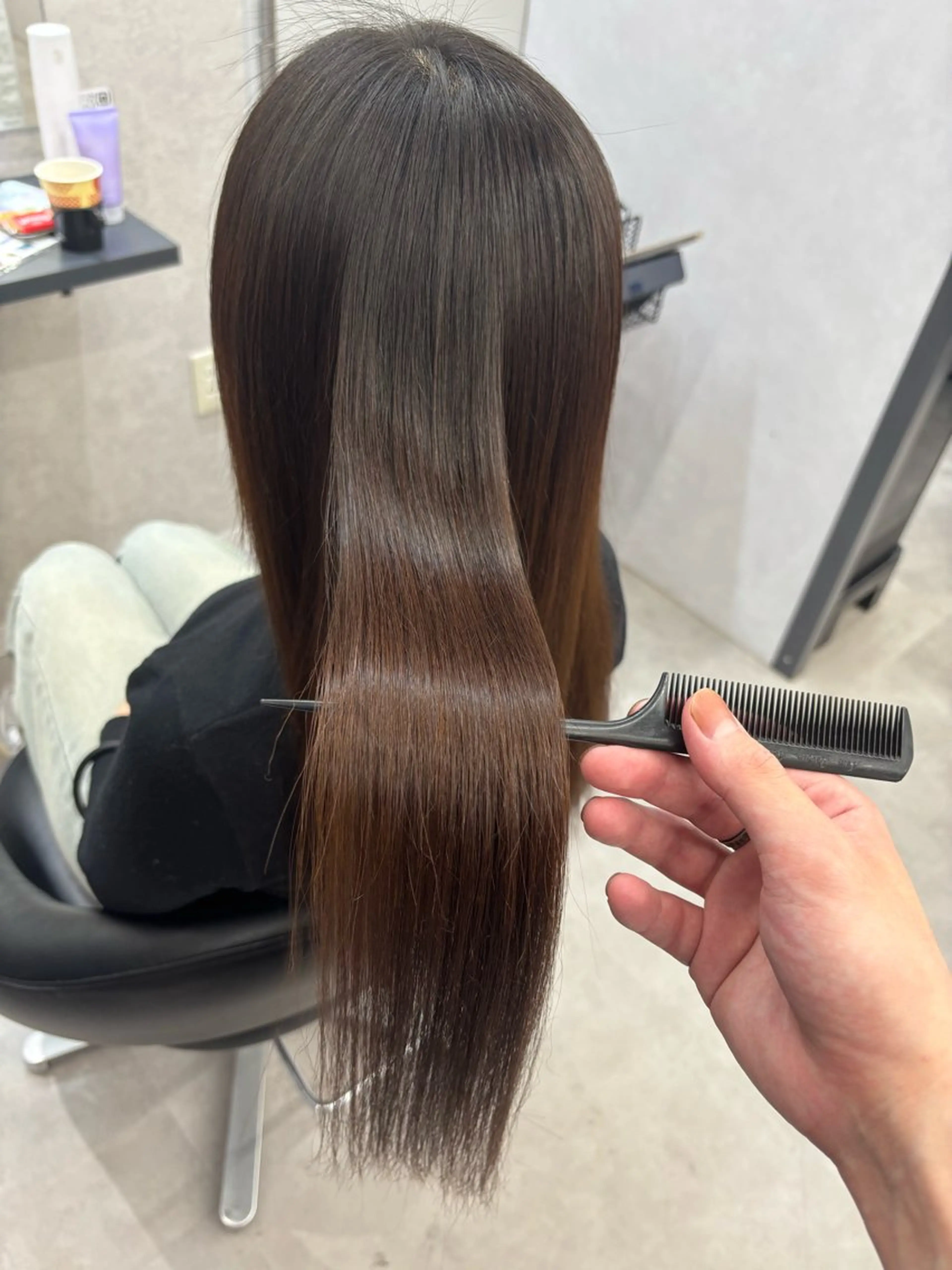 【透明感ストレート】ツヤ感縮毛矯正+トレンド透明感カラーの写真