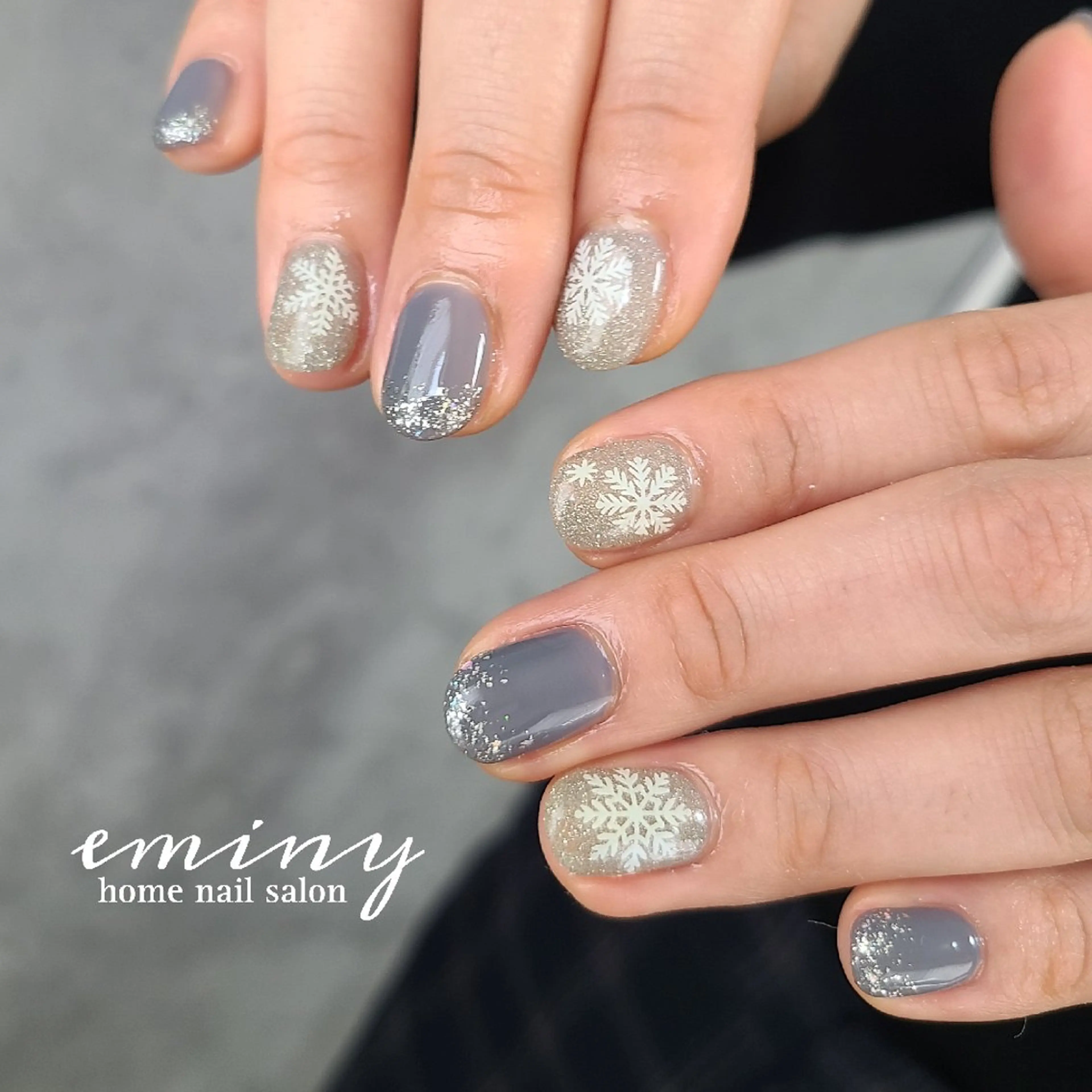 ネイル ブルー フラッシュネイル キラキラネイル 韓国ネイル マグネットネイル ハンドネイル nail salon  eminyのネイルデザイン