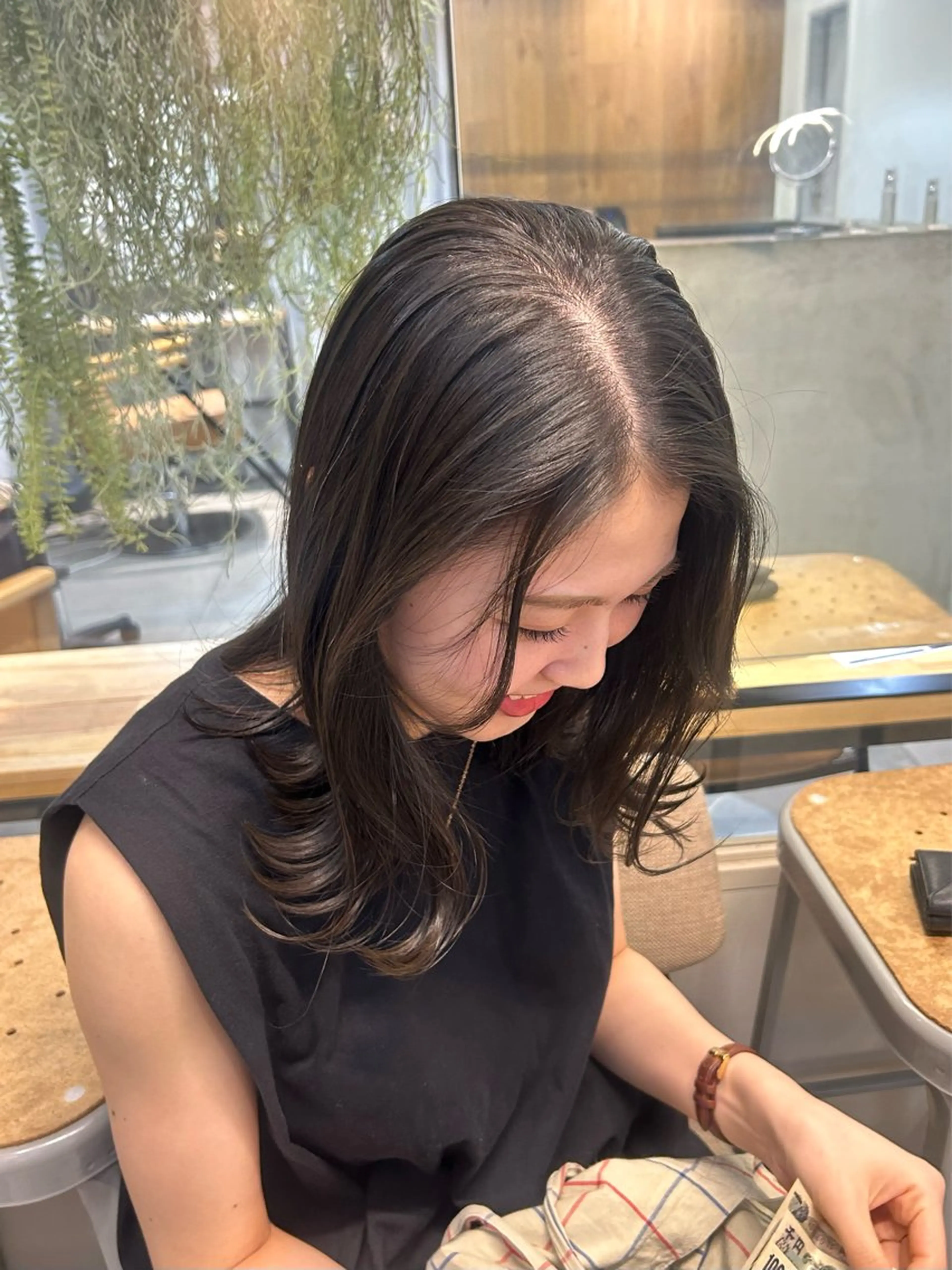 カラー 透明感カラー オリーブグレー ヘアカラー moeka 表参道のヘアスタイル