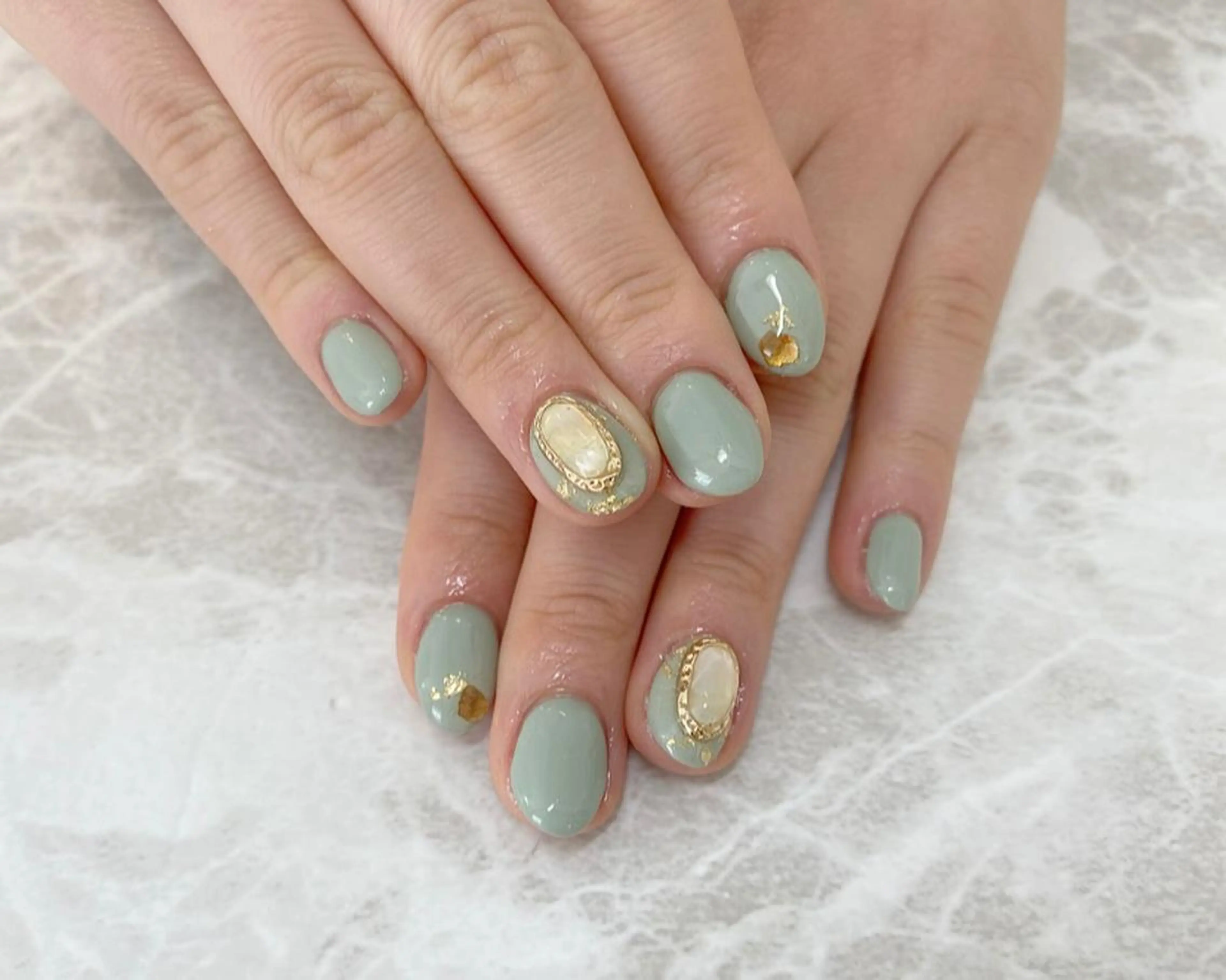 ネイル グリーン ニュアンスネイル ピスタチオネイル 🧸熊谷 かほ🧸のネイルデザイン