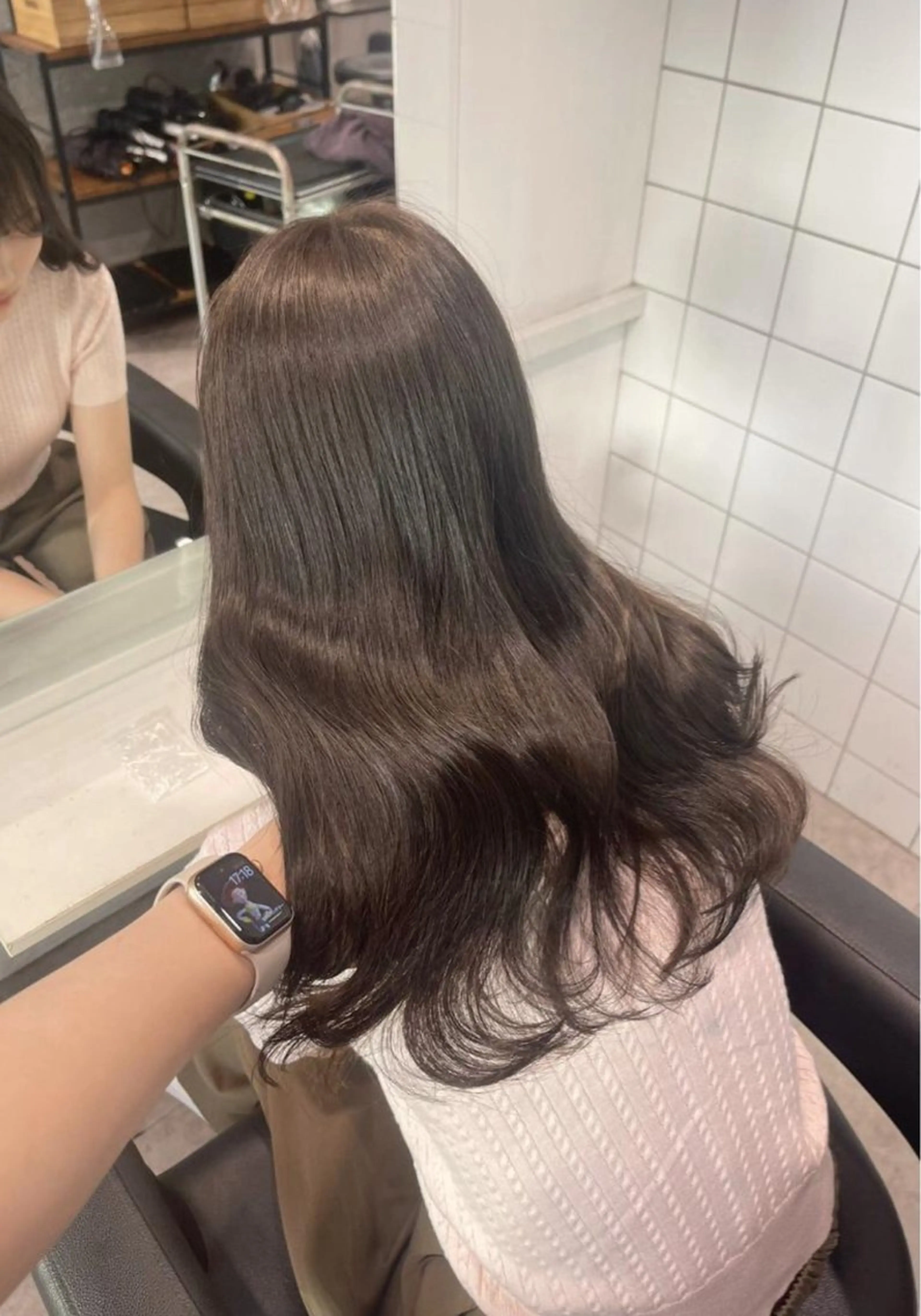 ロング カット ヘアカラー トリートメント 韓国ヘア/ブリーチ無 しWカラー/オリーブのヘアスタイル