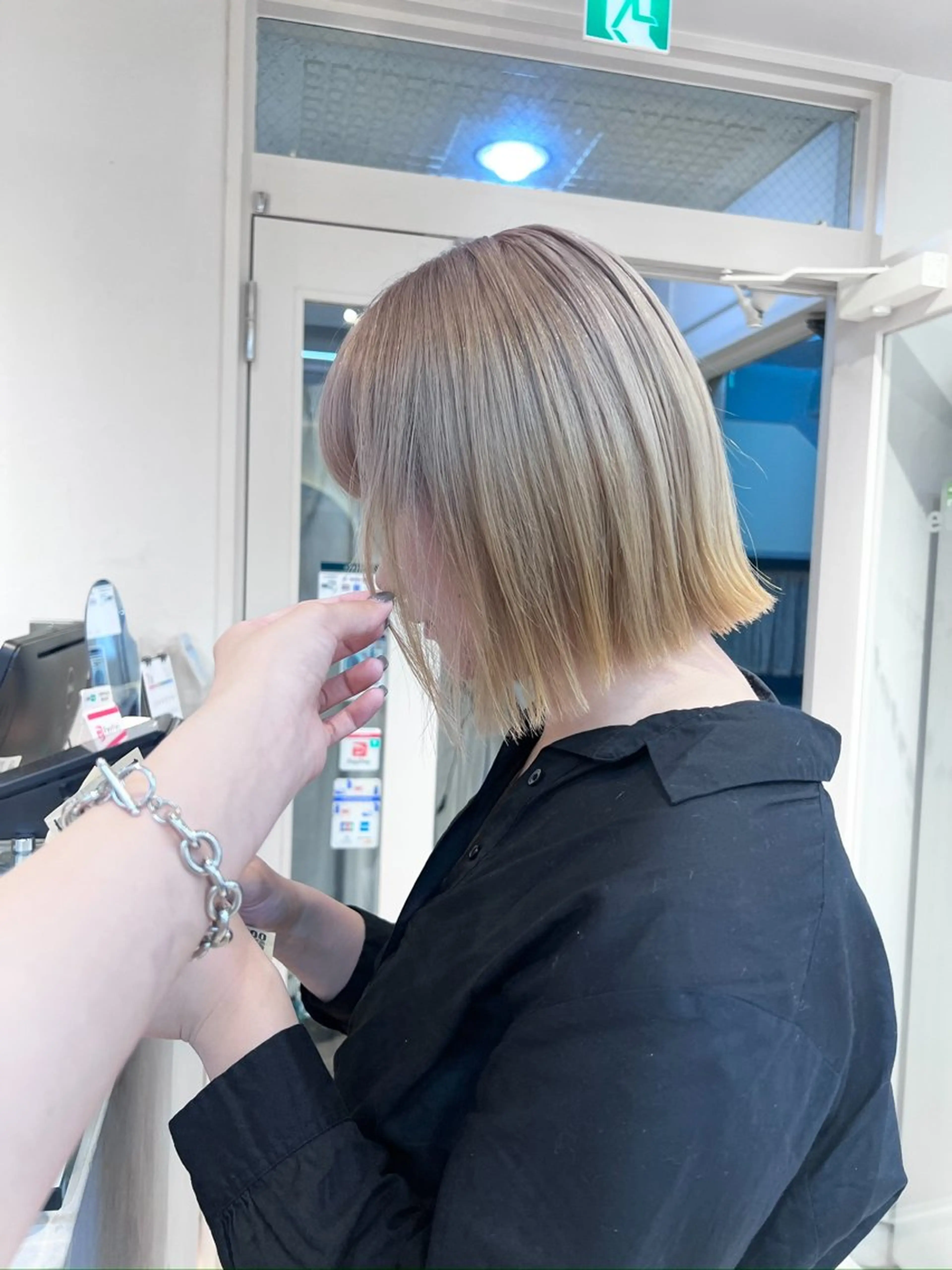 ショート センターパート /ニュアンスパーマのヘアスタイル