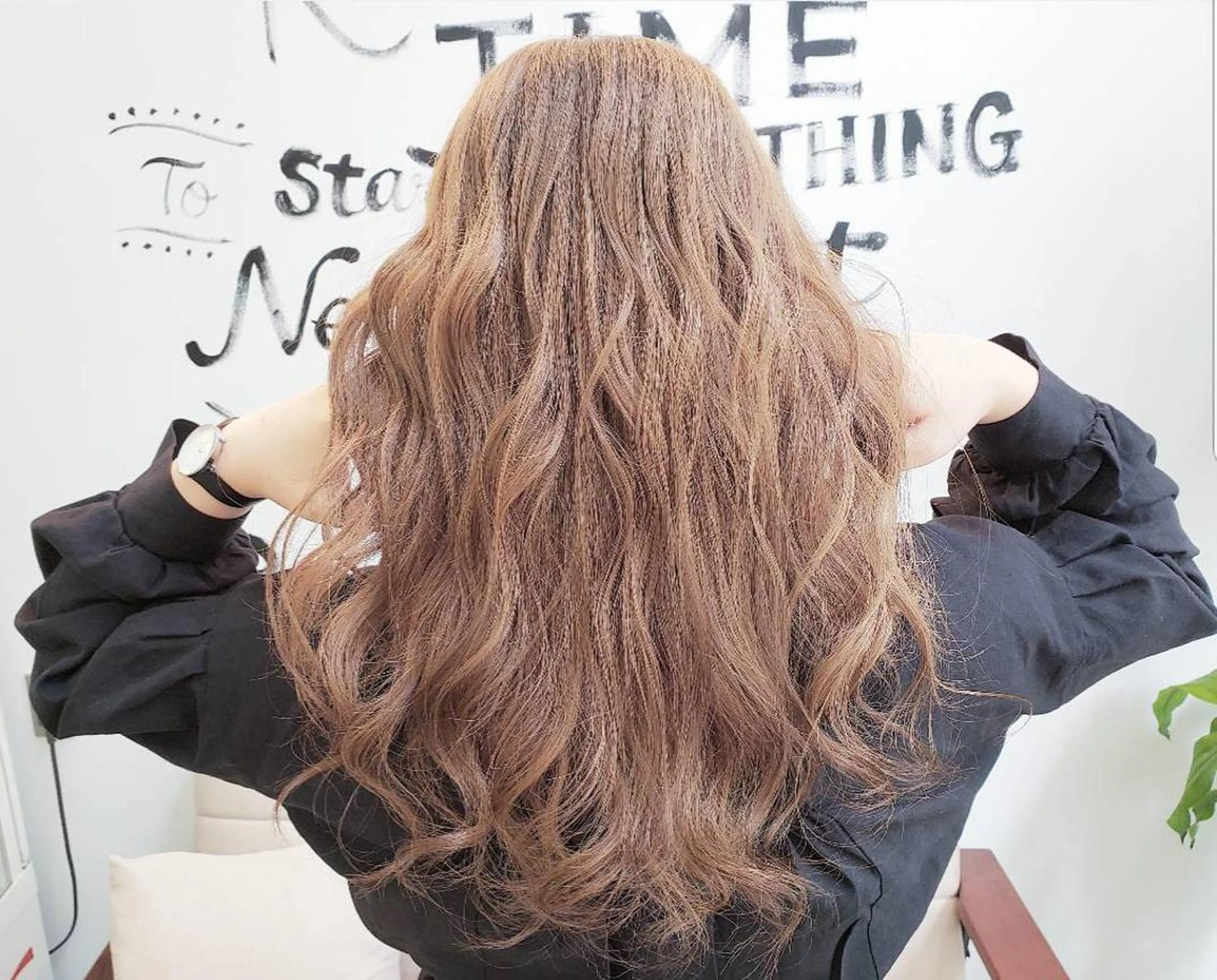 ロング Luana. 細澤のヘアスタイル