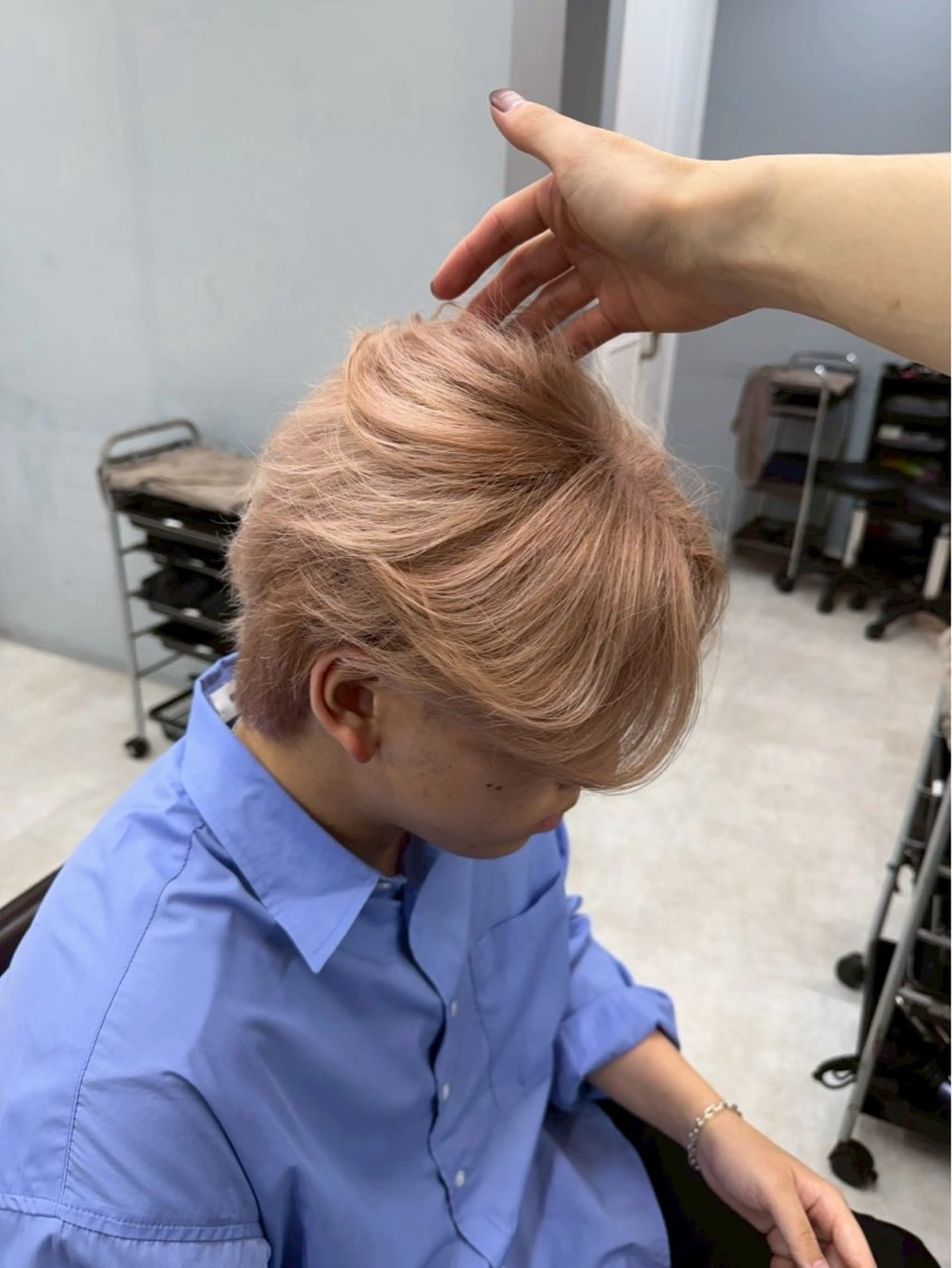 カラー メンズ メンズハイトーン ハイトーンカラー hair atelier OZ 安積店所属・今野 陽依のヘアスタイル