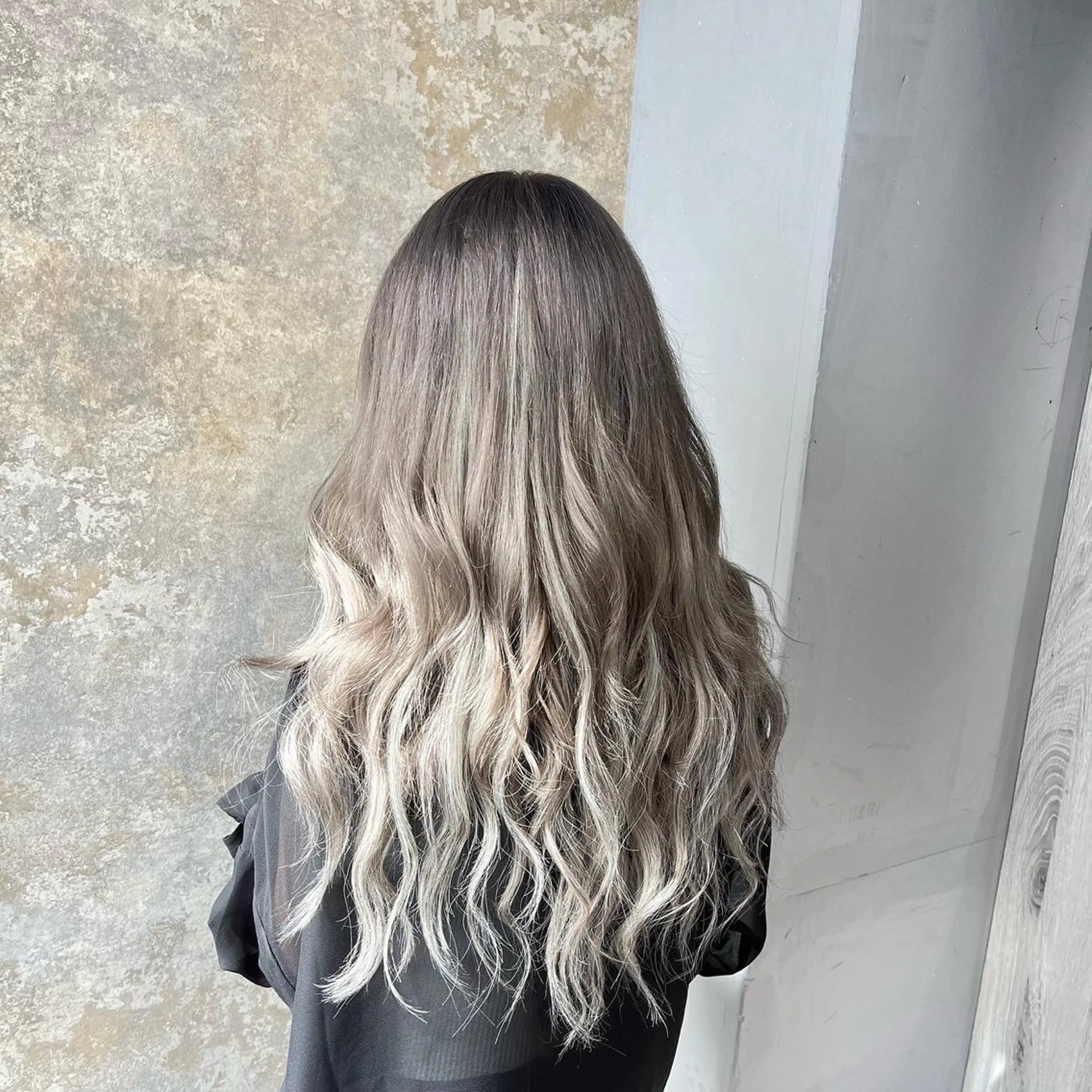 ロング カラー 編み込みエクステ アッシュ ブリーチ ケアブリーチ 透明感カラー ヘアカラー エクステ 編み込みエクステ/ ハイトーン りょすけのヘアスタイル