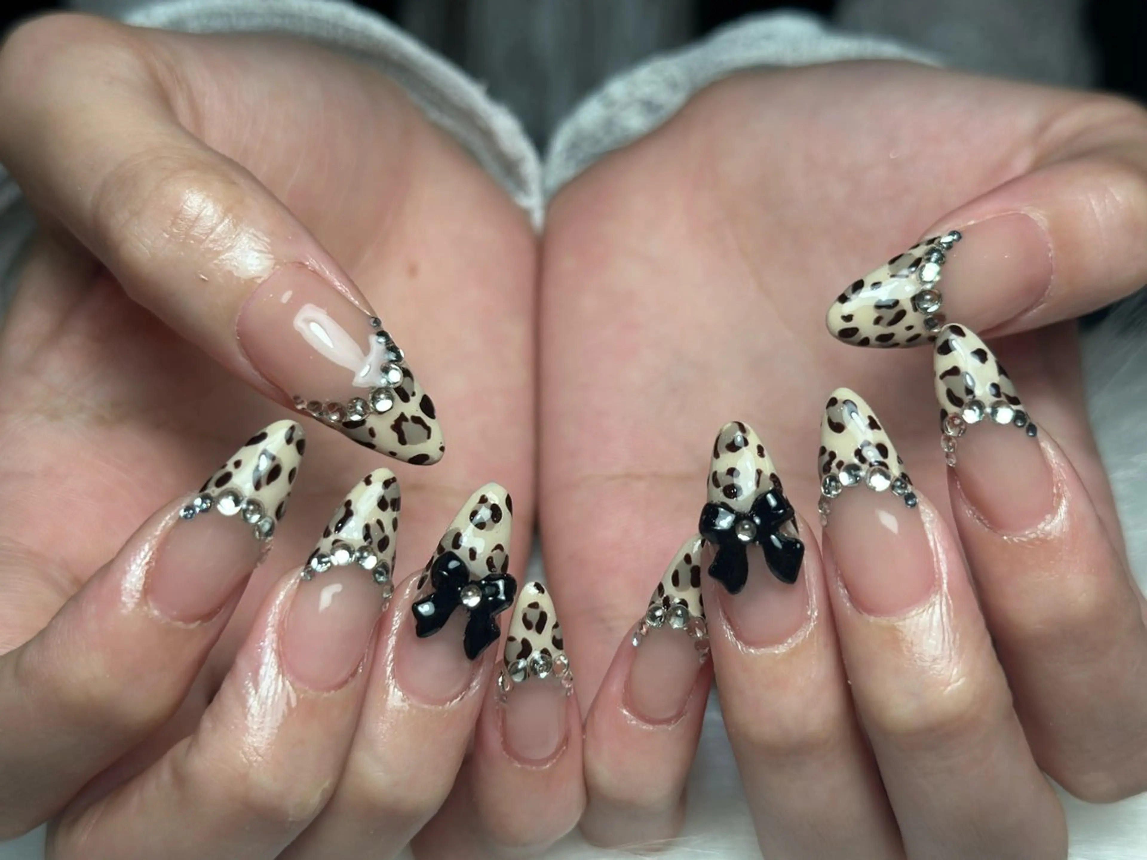 ネイル フレンチネイル グラデーション 韓国ネイル マグネットネイル シンプルネイル ハンドネイル CoMo Nail Studio所属・CoMo Nailのネイルデザイン