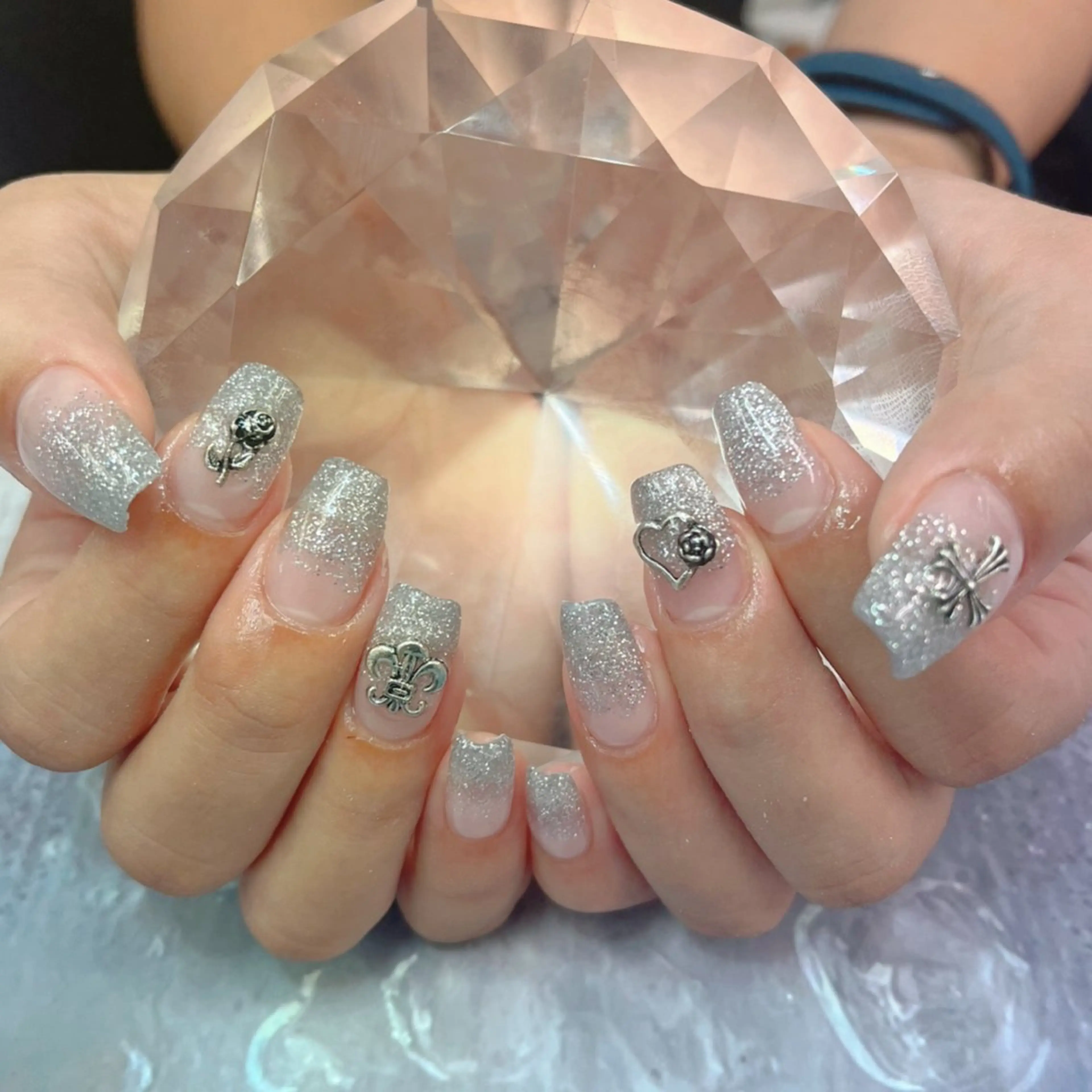 ネイル 長さ出し ラメ(グリッター) ラメグラデーション スカルプネイル ブルーデイジー栄本店所属・BlueDaisy 栄本店のネイルデザイン