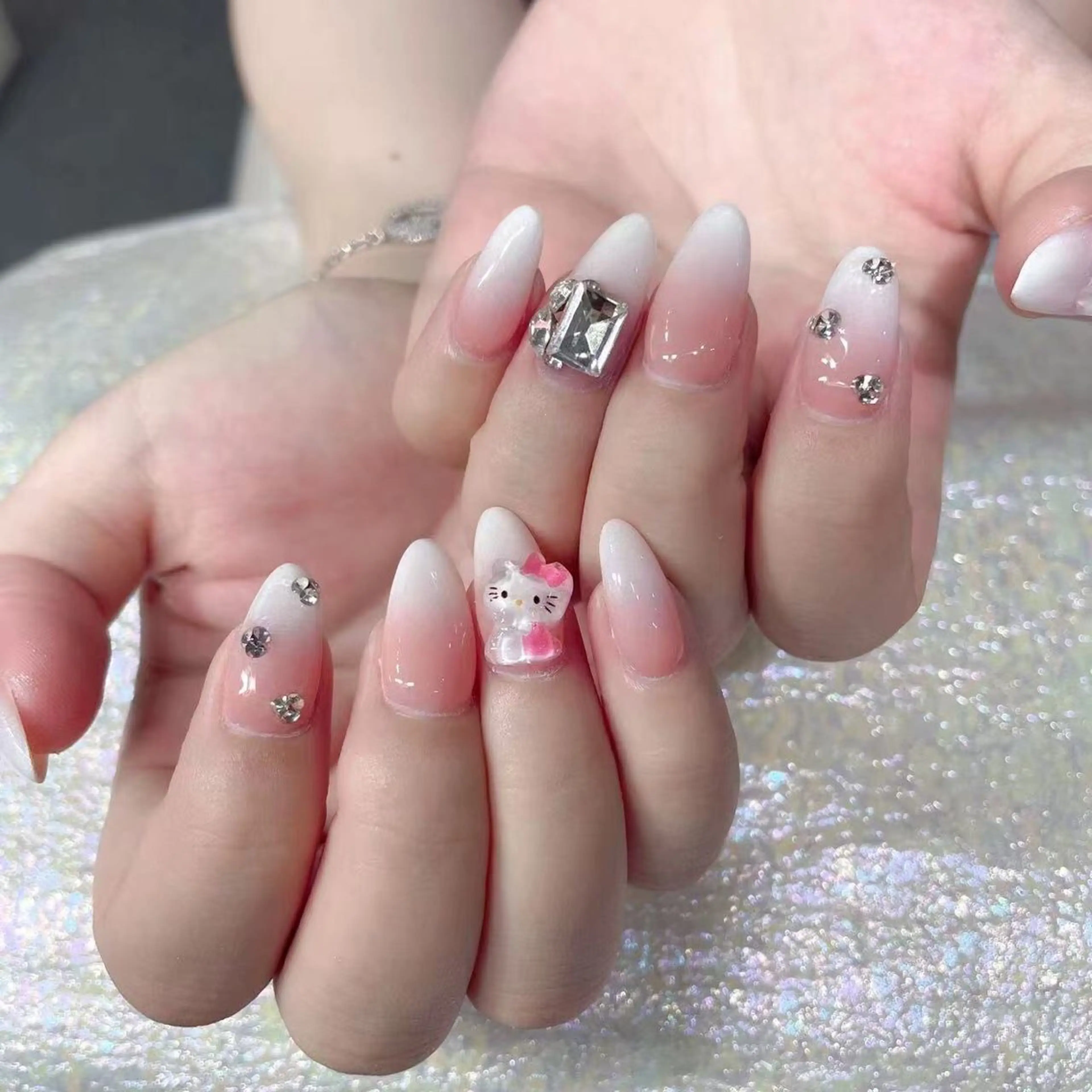 ネイル ハンドネイル Queens ひなのネイルデザイン