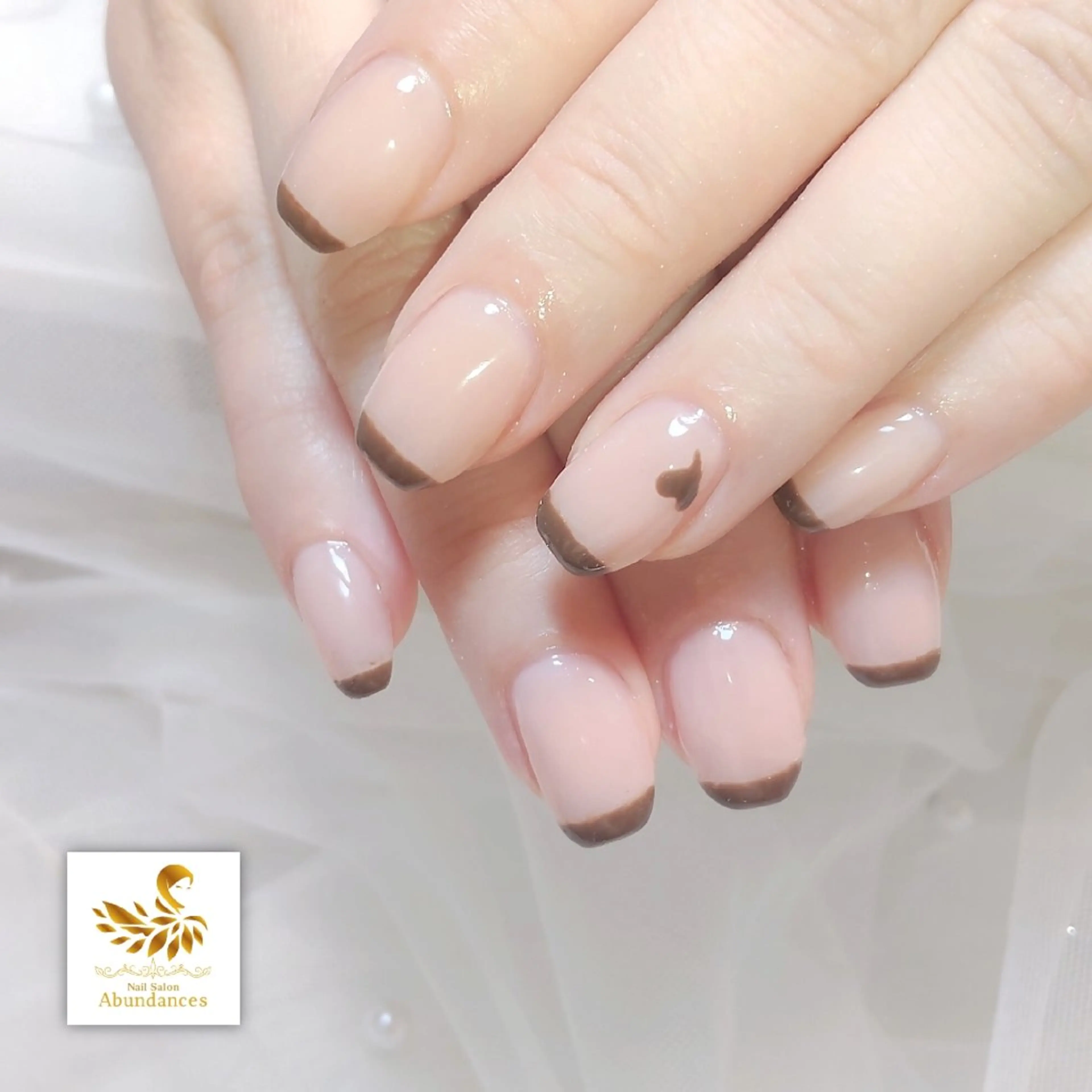 ネイル ブラウン フレンチネイル ハート ピンク ハンドネイル 完全予約制個室サロン Abundancesのネイルデザイン