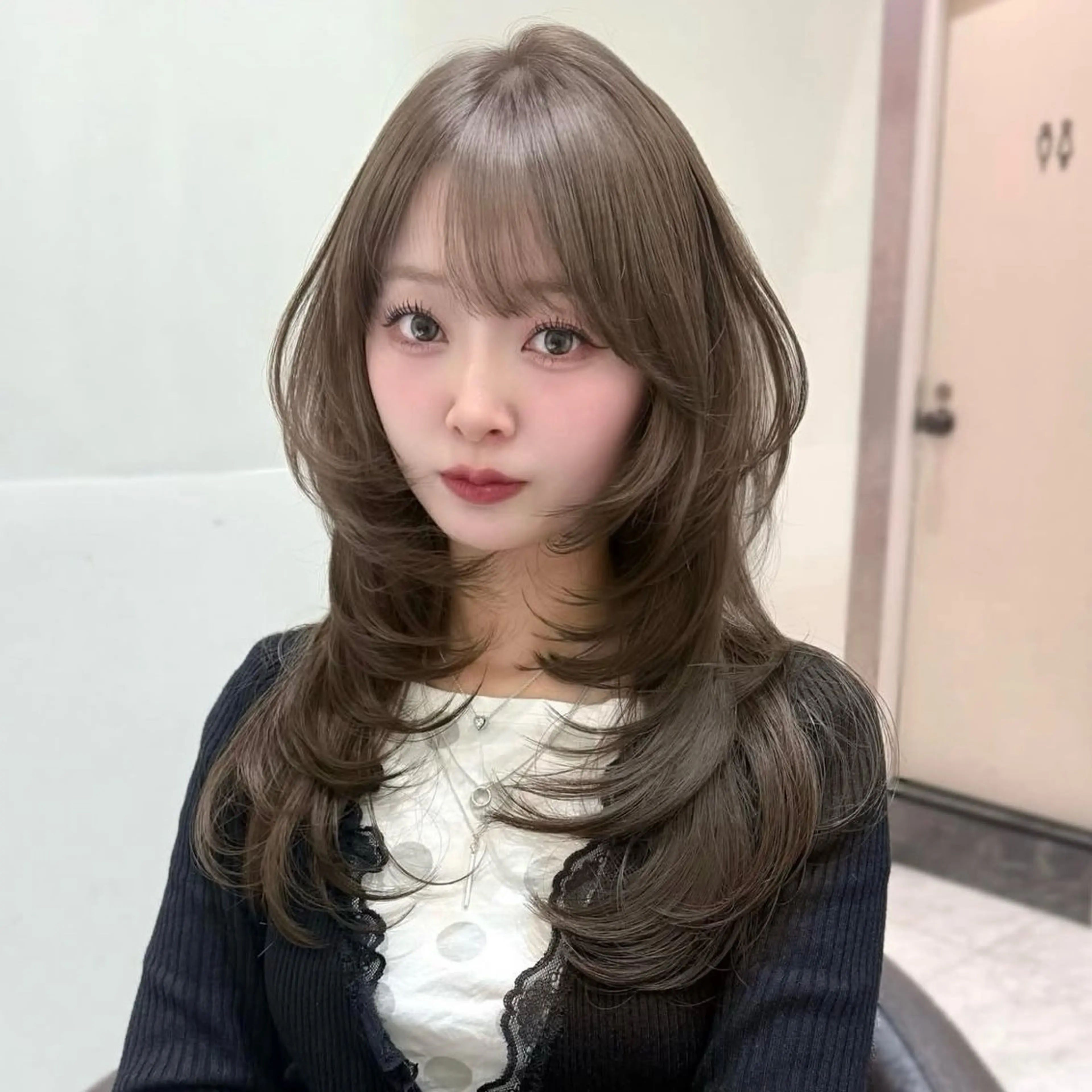 ロング カラー ベージュカラー ブリーチ ダブルカラー ヘーゼル ハッシュカット カット ヘアカラー トリートメント モテ韓国ヘア/ レイヤー🤍RIKAのヘアスタイル