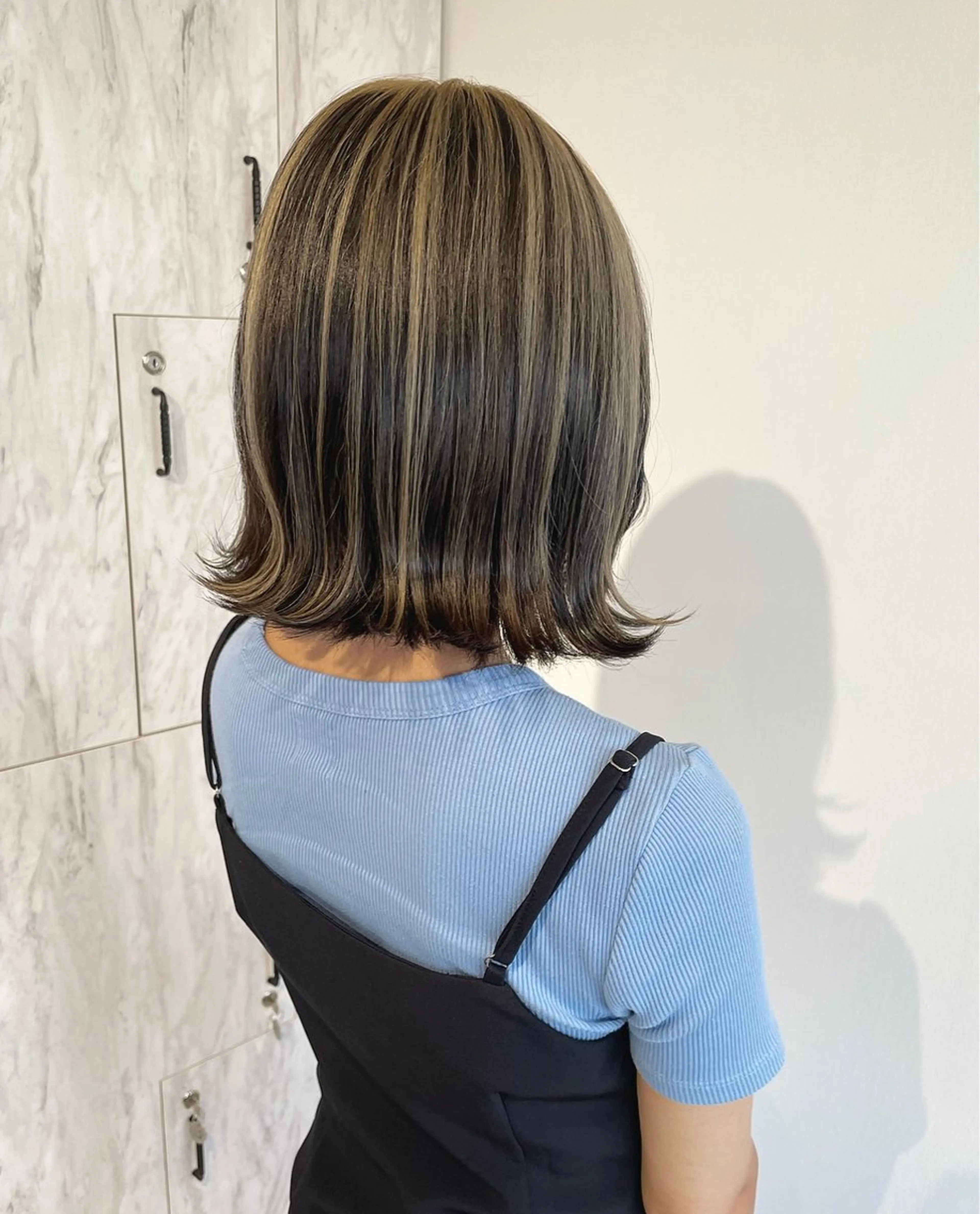 ミディアム レイヤーカット/ 艶カラー/亜澄のヘアスタイル