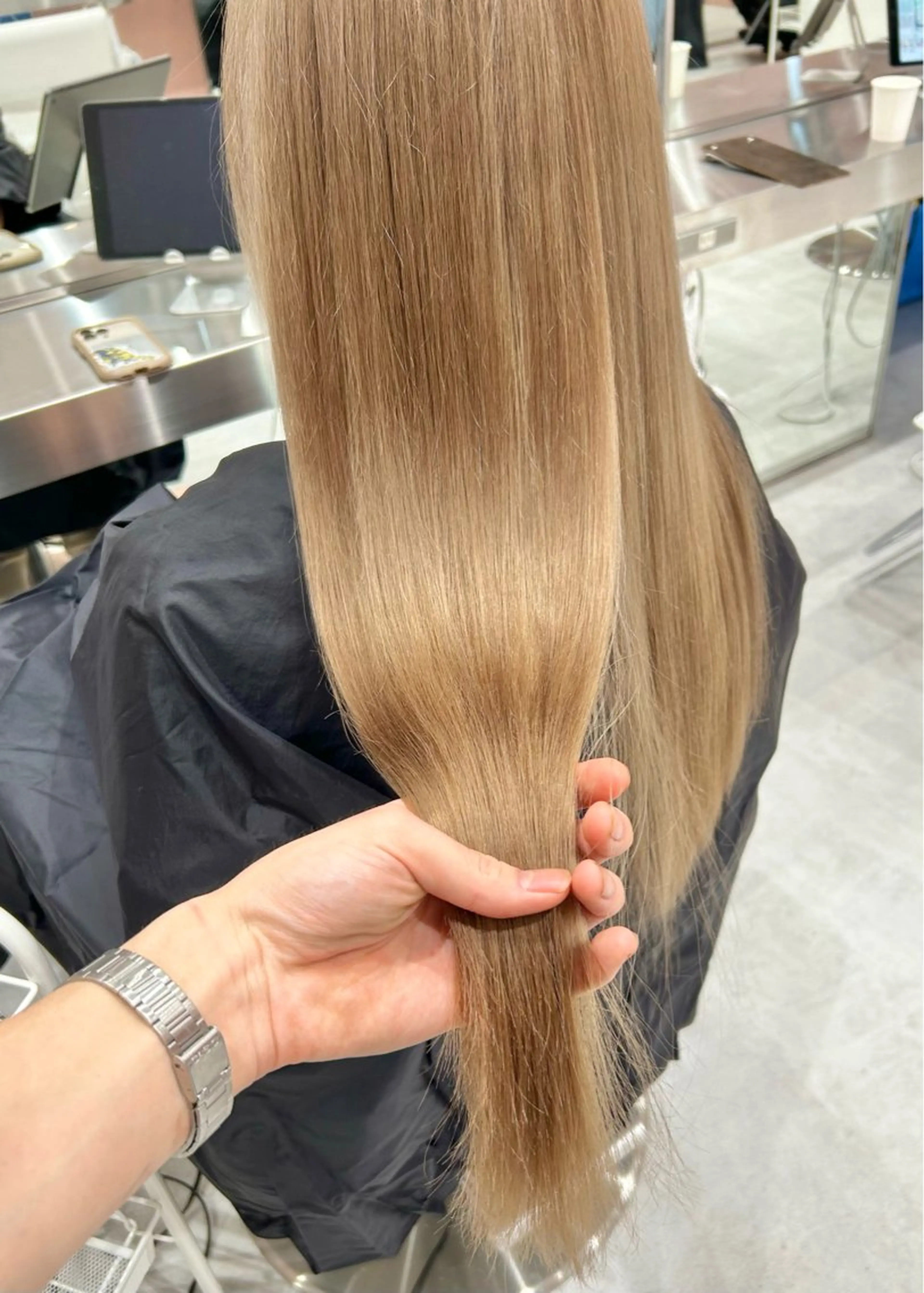 ロング カラー ベージュカラー ブリーチ ハイトーンカラー ハイトーンベージュ カット ヘアカラー トリートメント ヘアセット ハイトーン/ブリーチ 似合せカット/パーマのヘアスタイル