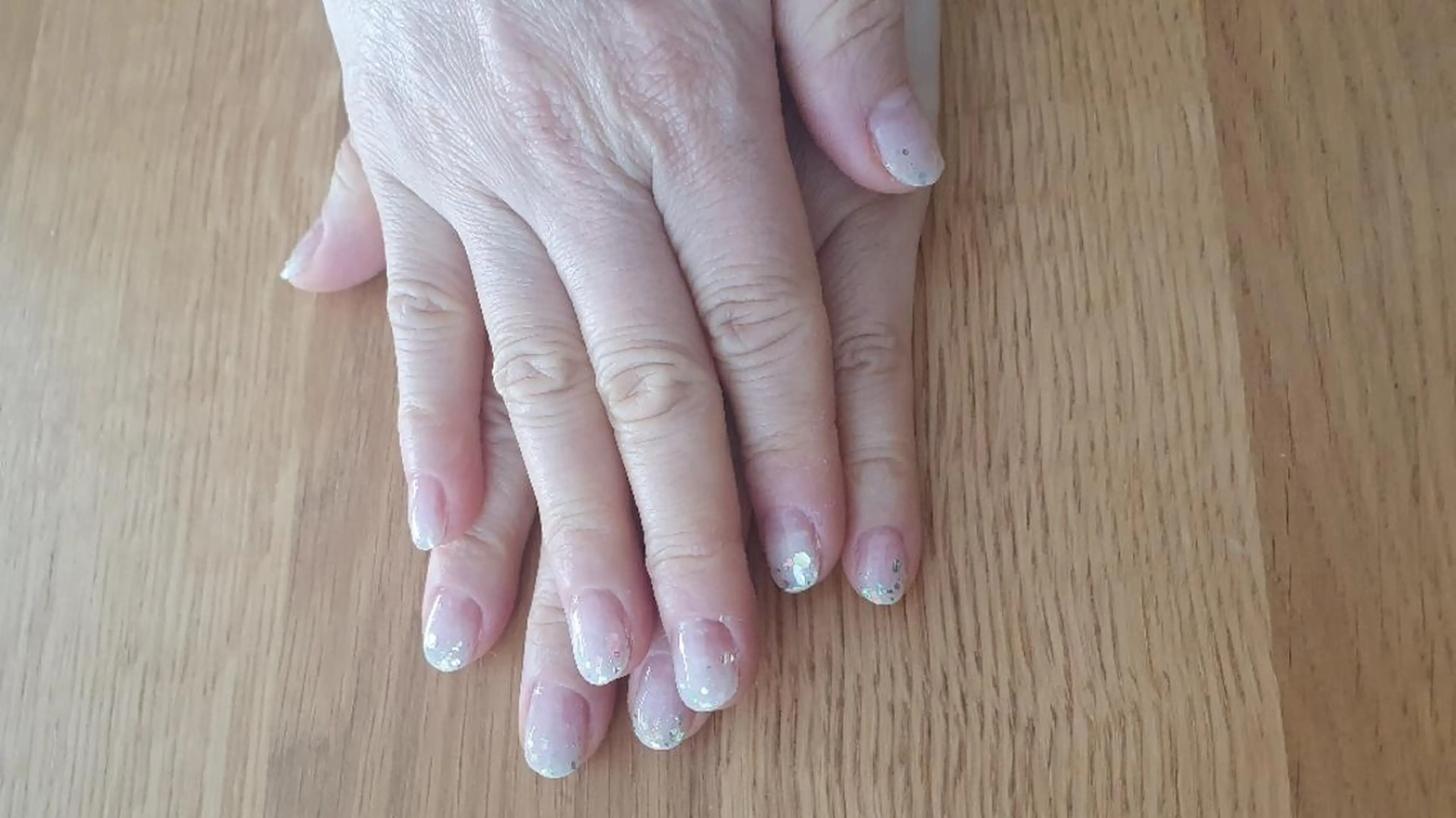 ネイル アートネイル グラデーション ラメ(グリッター) ホワイト Salon de dahan所属・SALON DE DAHANのネイルデザイン