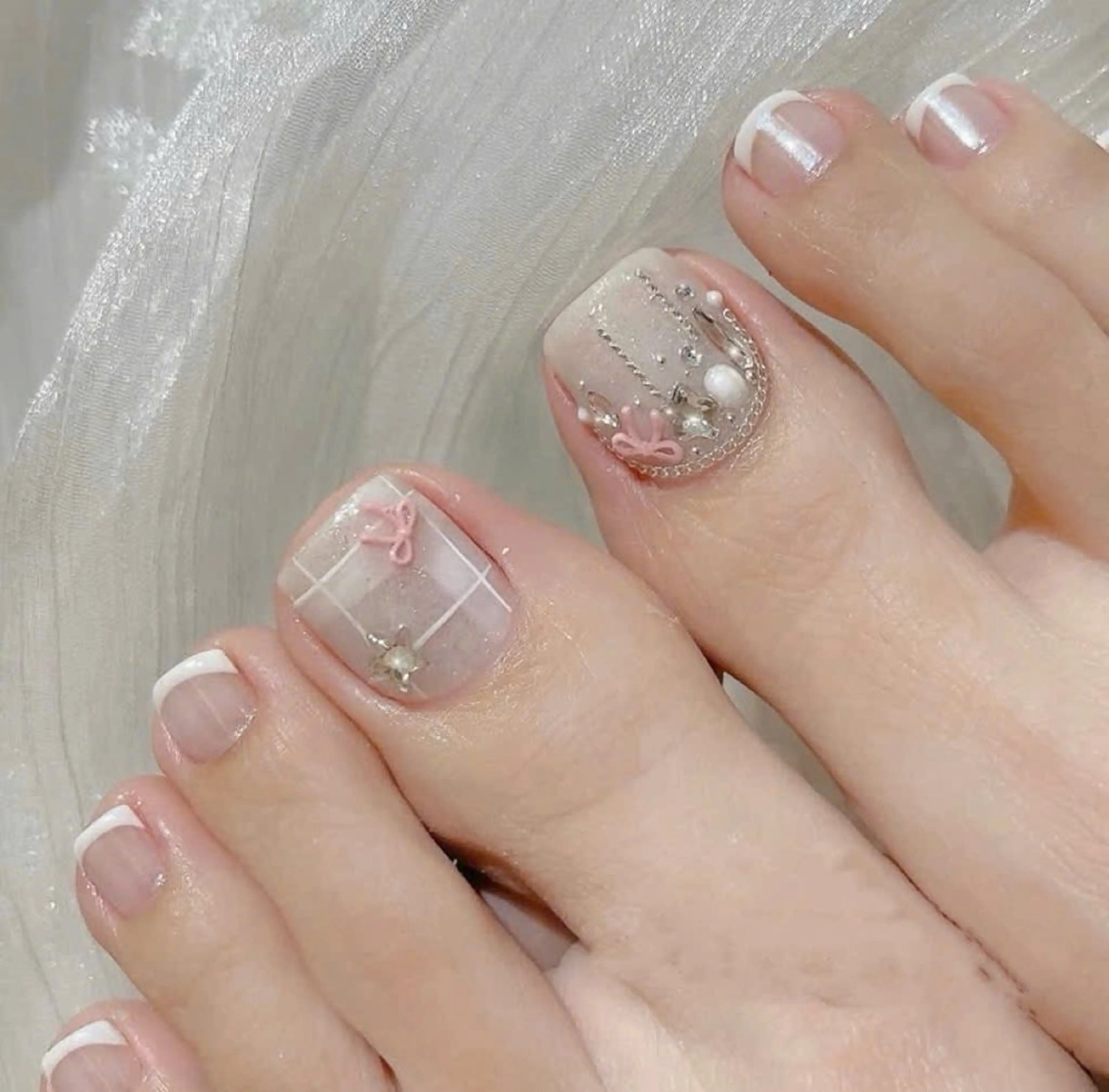 ネイル オーロラネイル クリアネイル フラッシュネイル ジェルネイル グラデーション フットネイル Amee Nail Salonのネイルデザイン