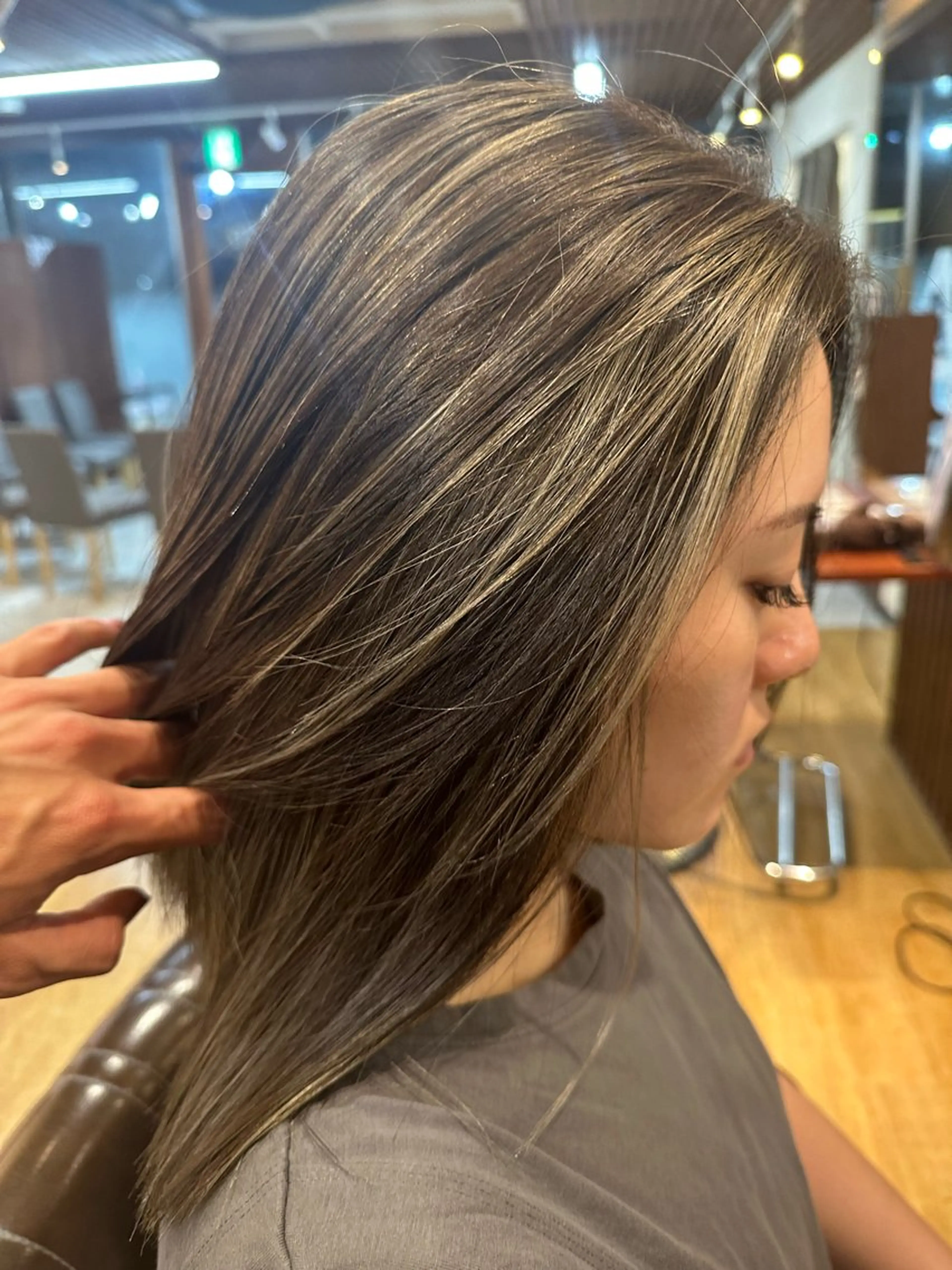 ミディアム カラー ハイライトカラー ハイライト カット ヘアカラー デザインカラー／ ハイトーン／竹井俊介のヘアスタイル