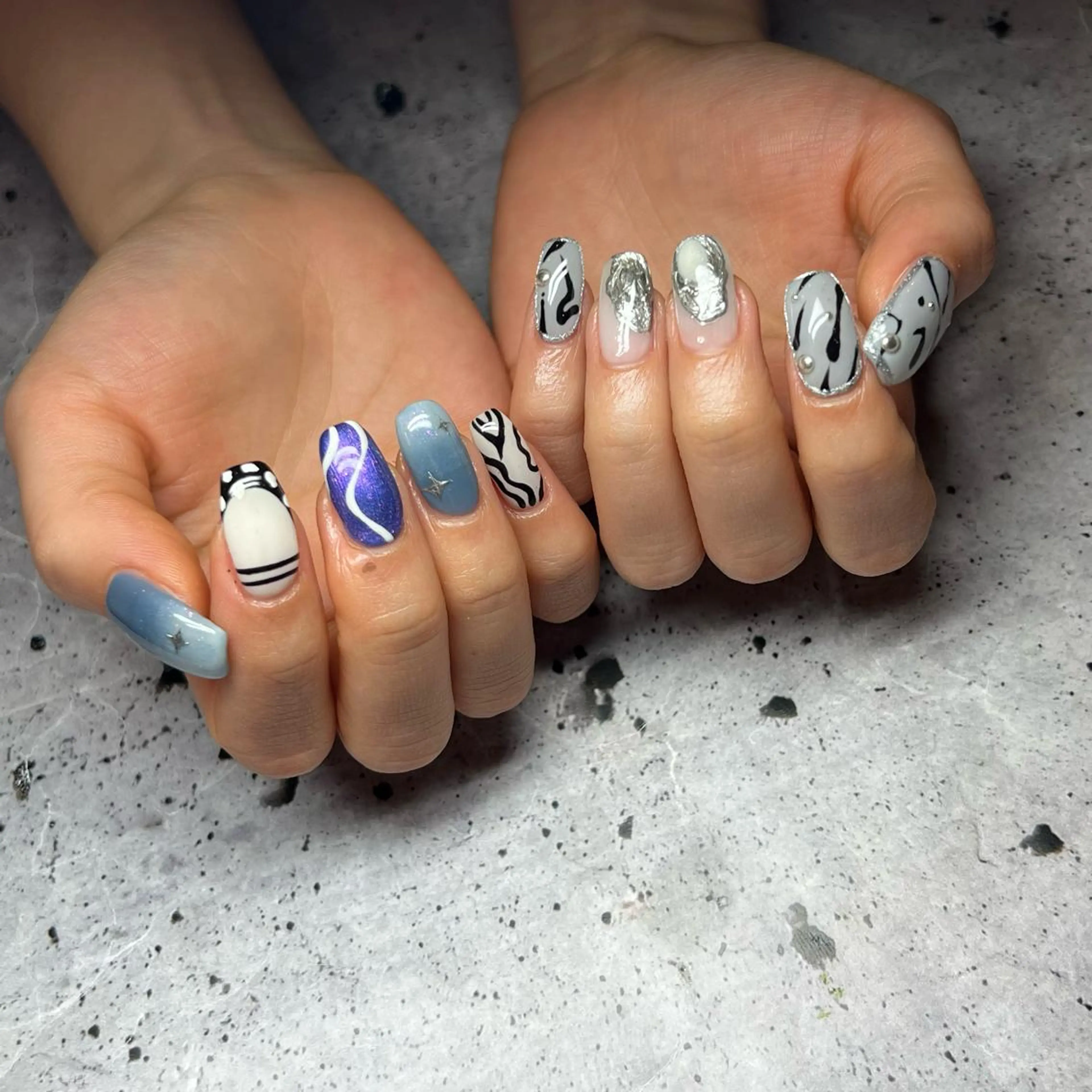 ネイル ブルー ハンドネイル 𝐫𝐚𝐢 𝐧𝐚𝐢𝐥の眉毛・アイブロウイメージ