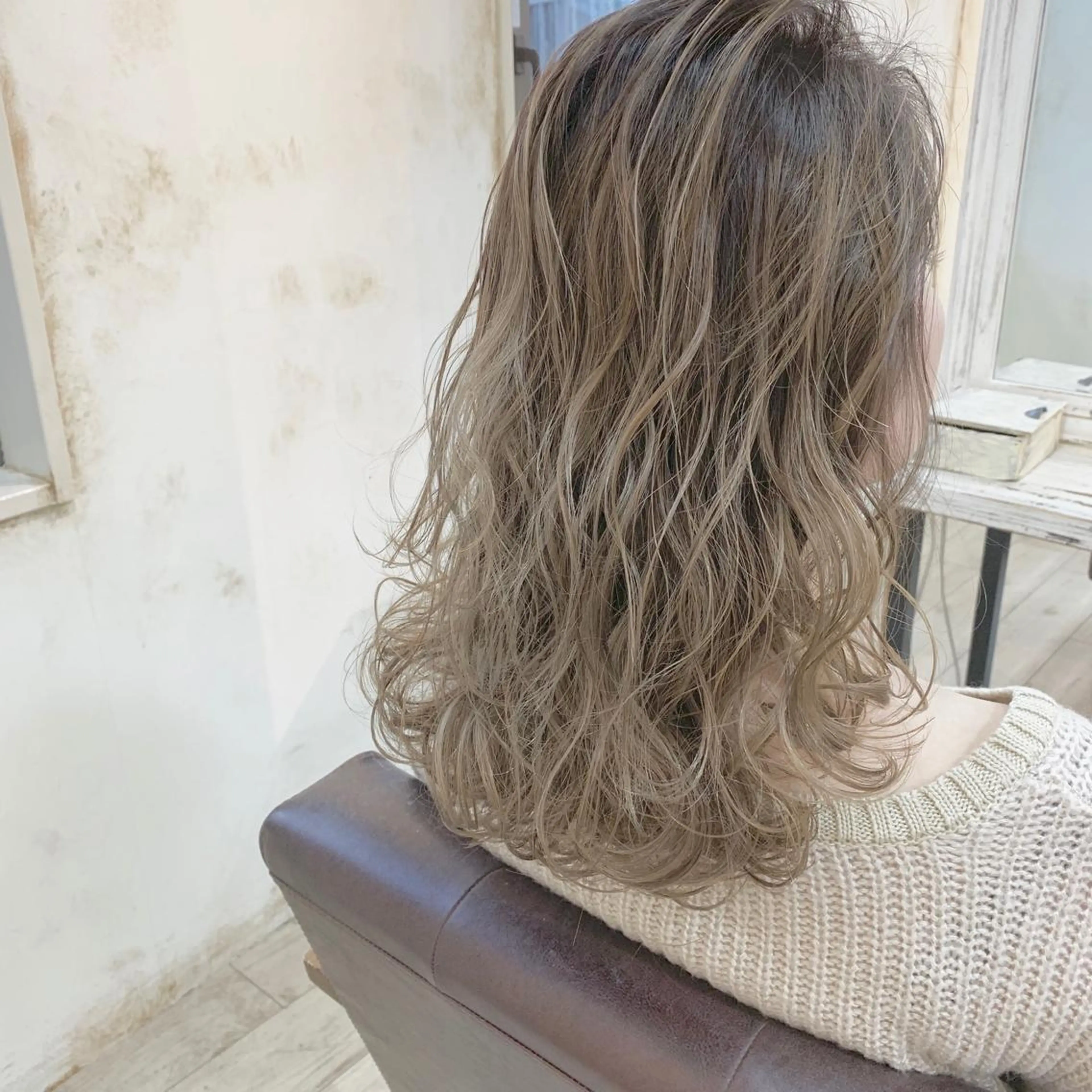 セミロング カラー パーマ ヘアアレンジ ネイル マツエク・マツパ 透明感カラー グレージュ ハイライトカラー デート ハイライト ◆感動口コミ/最小顔 理論カット◆森口 峻のヘアスタイル