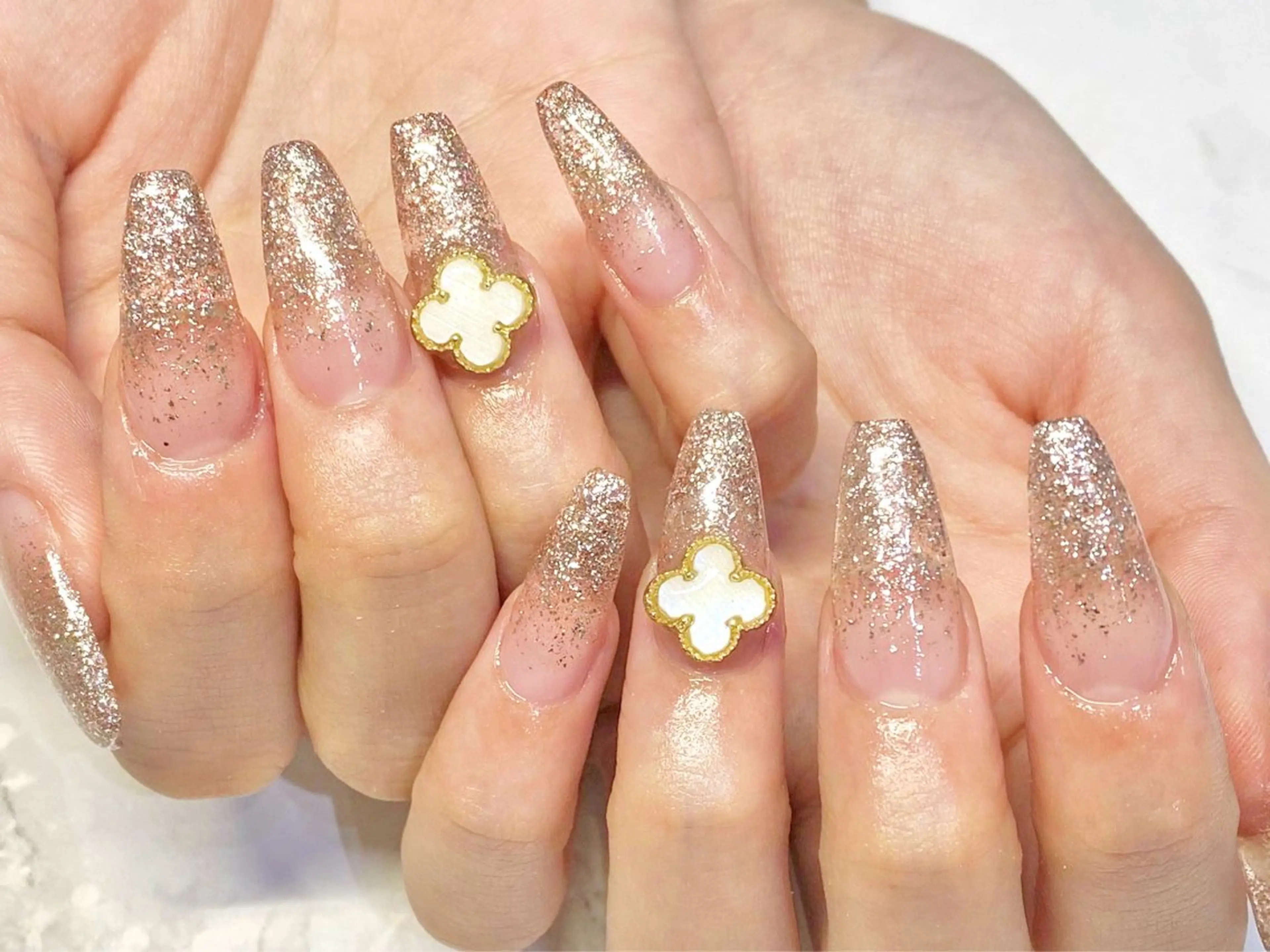 ネイル 長さ出し グラデーション ラメ(グリッター) ラメグラデーション スカルプネイル nailsalon&U新松戸店所属・&U新松戸 スカルプ パラジェルフィルインのネイルデザイン