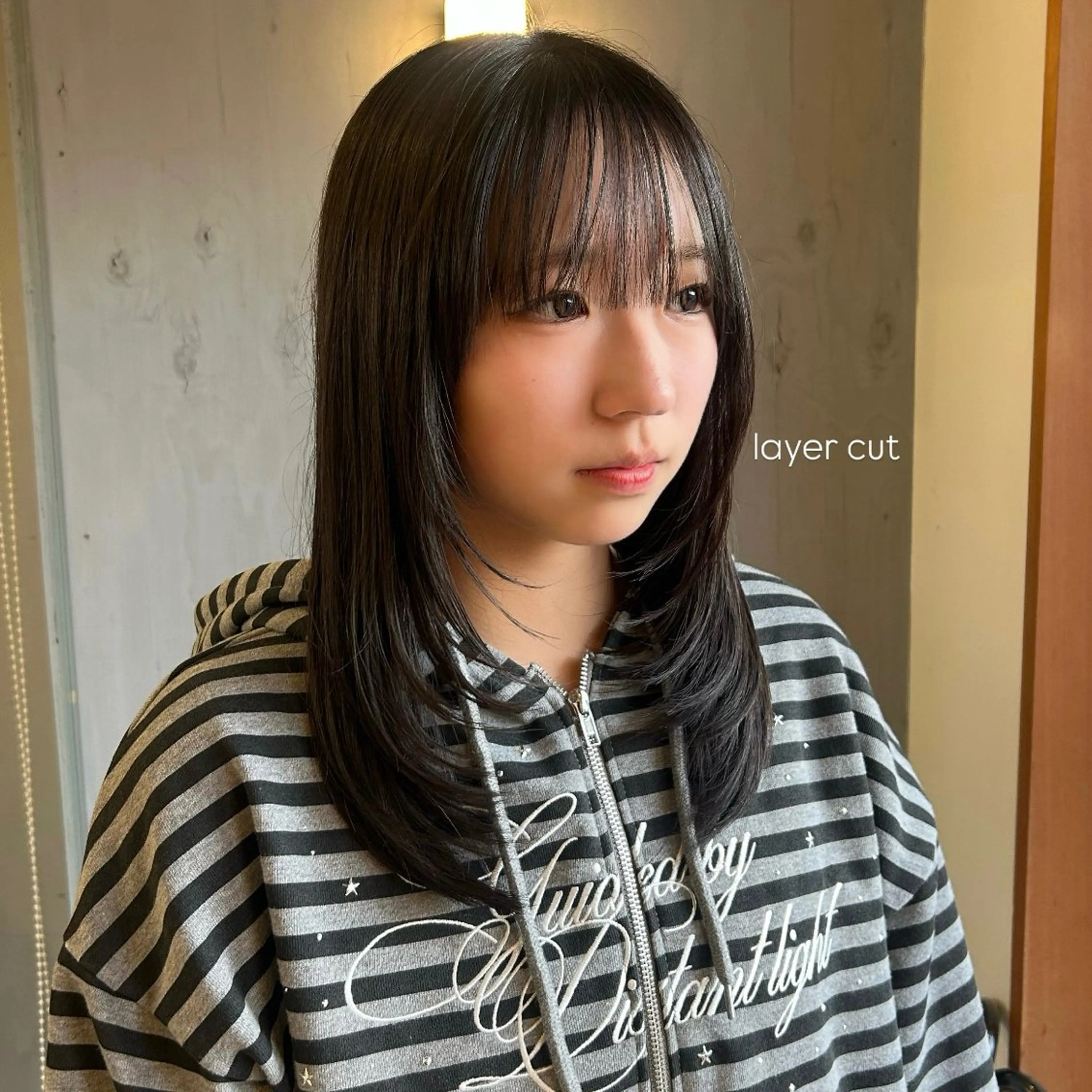 セミロング hitomi/ 透明感カラーのヘアスタイル