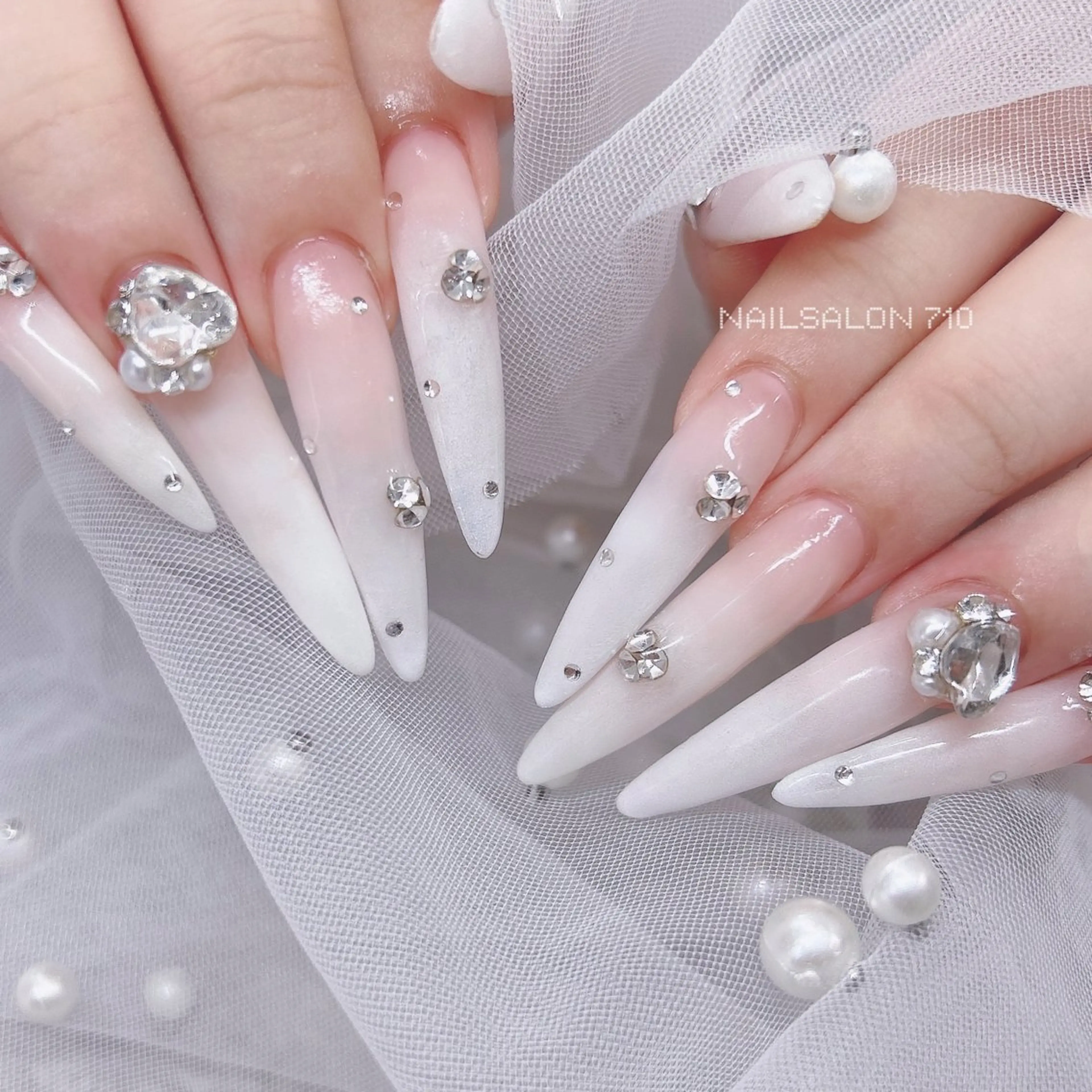 ネイル ハンドネイル フットネイル ナナイチゼロ I.Naoのネイルデザイン