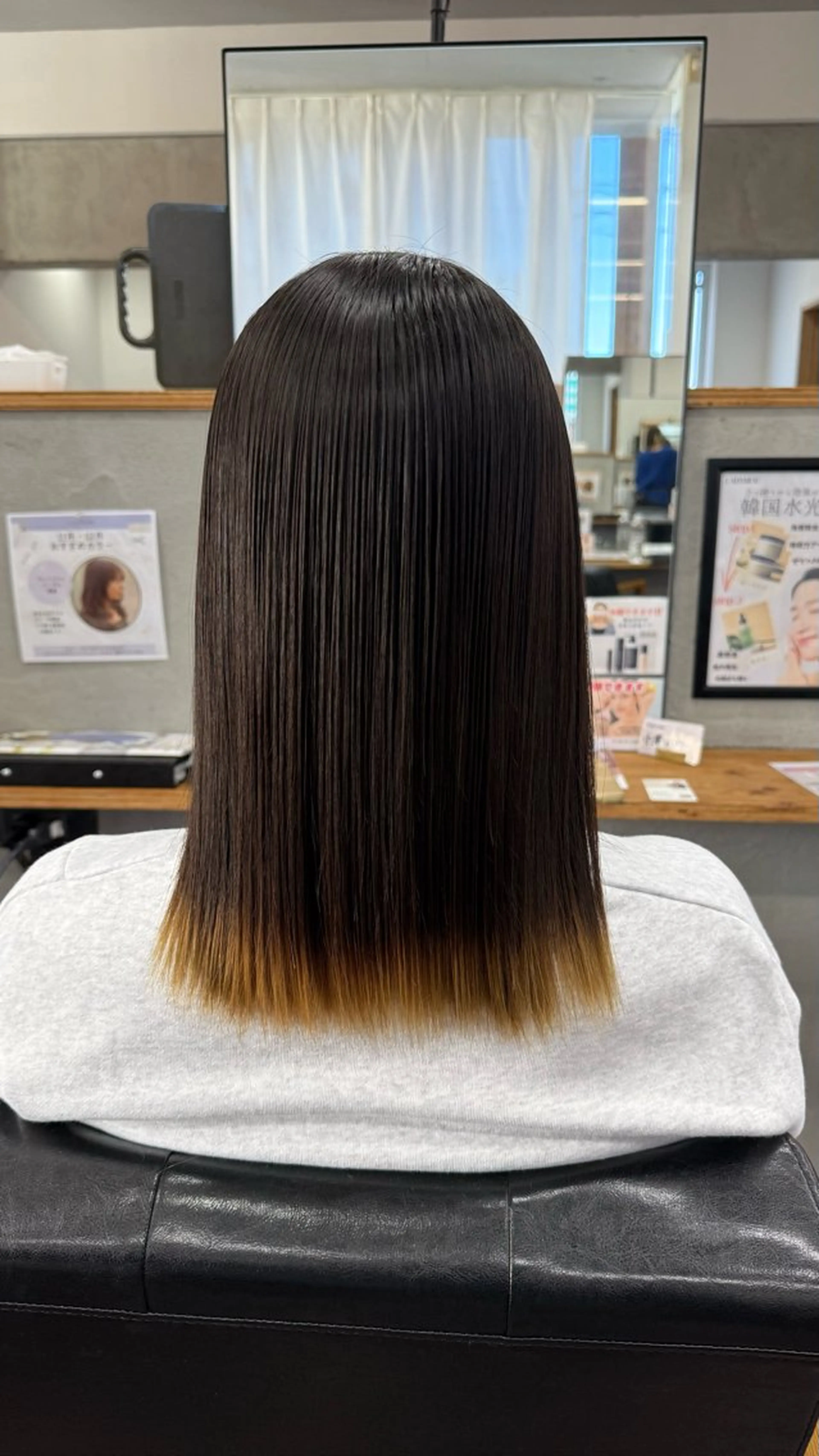 ミディアム 小島 咲音/艶カラー /酸性ストレートのヘアスタイル