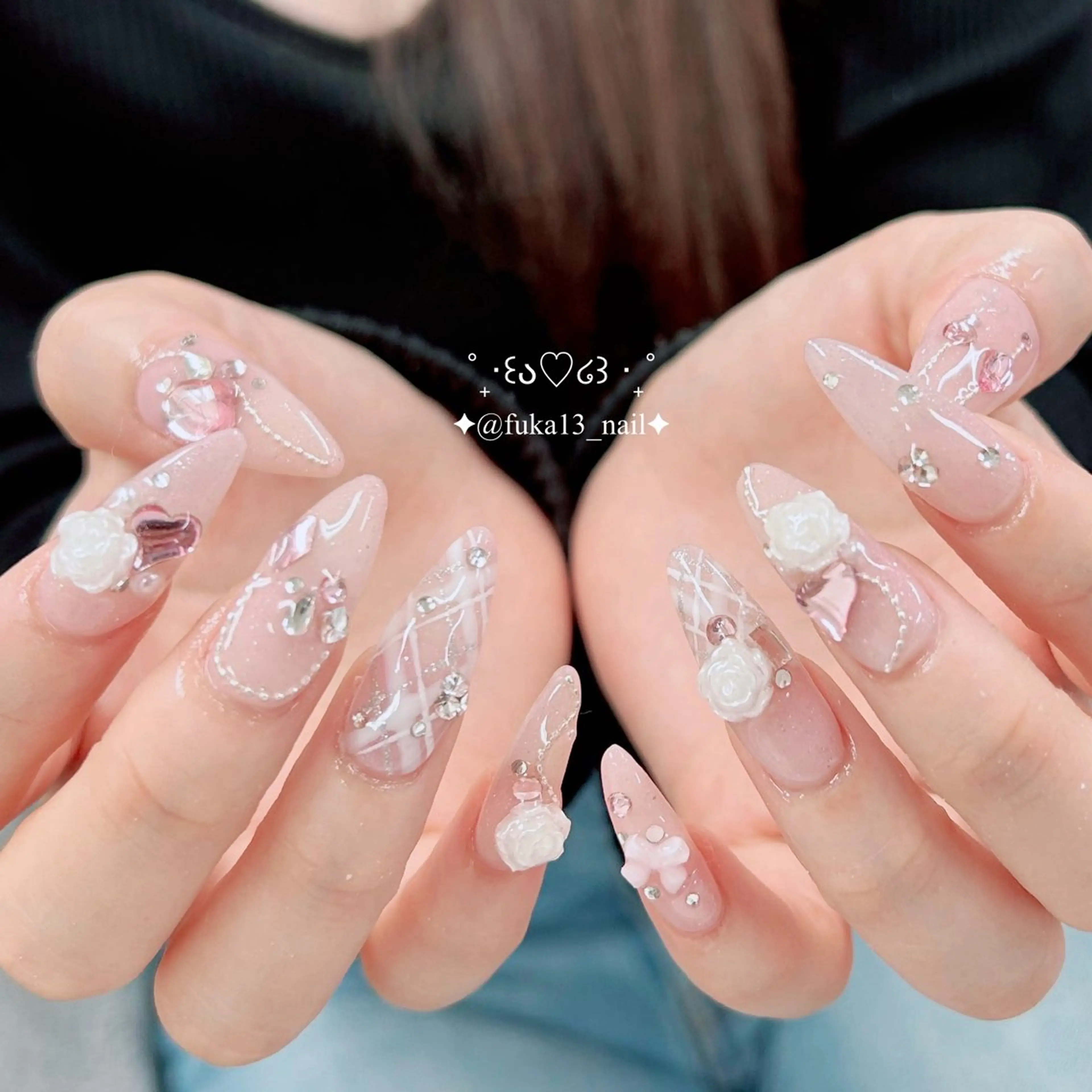 ネイル ガーリー キラキラネイル 韓国ネイル リボン ワンホンネイル ハンドネイル ネイルサロンAnela【アネラ】所属・Nail♡Fuka. /1月予約受付中のネイルデザイン