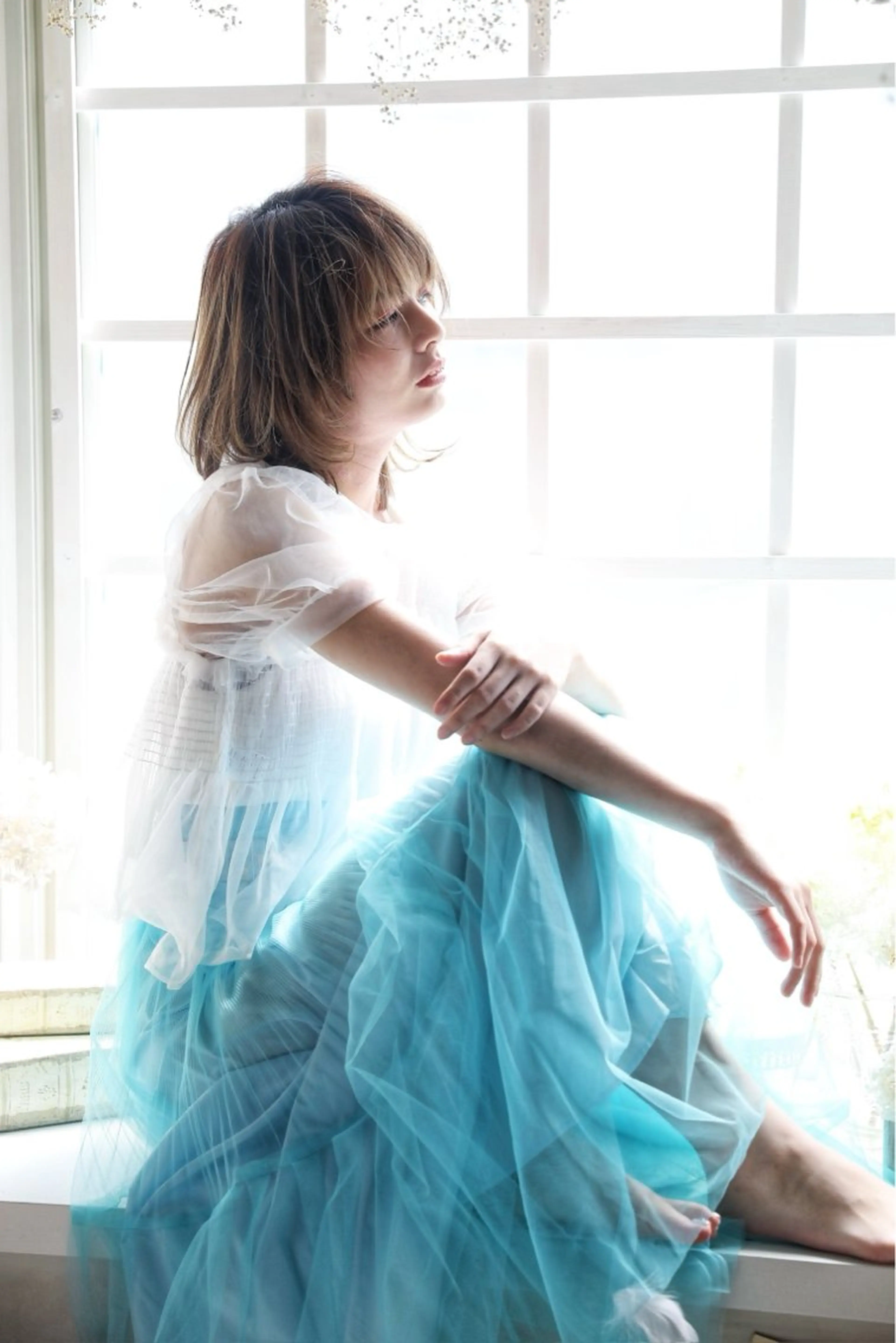 スタイリング＆メイクによる撮影モデルの写真