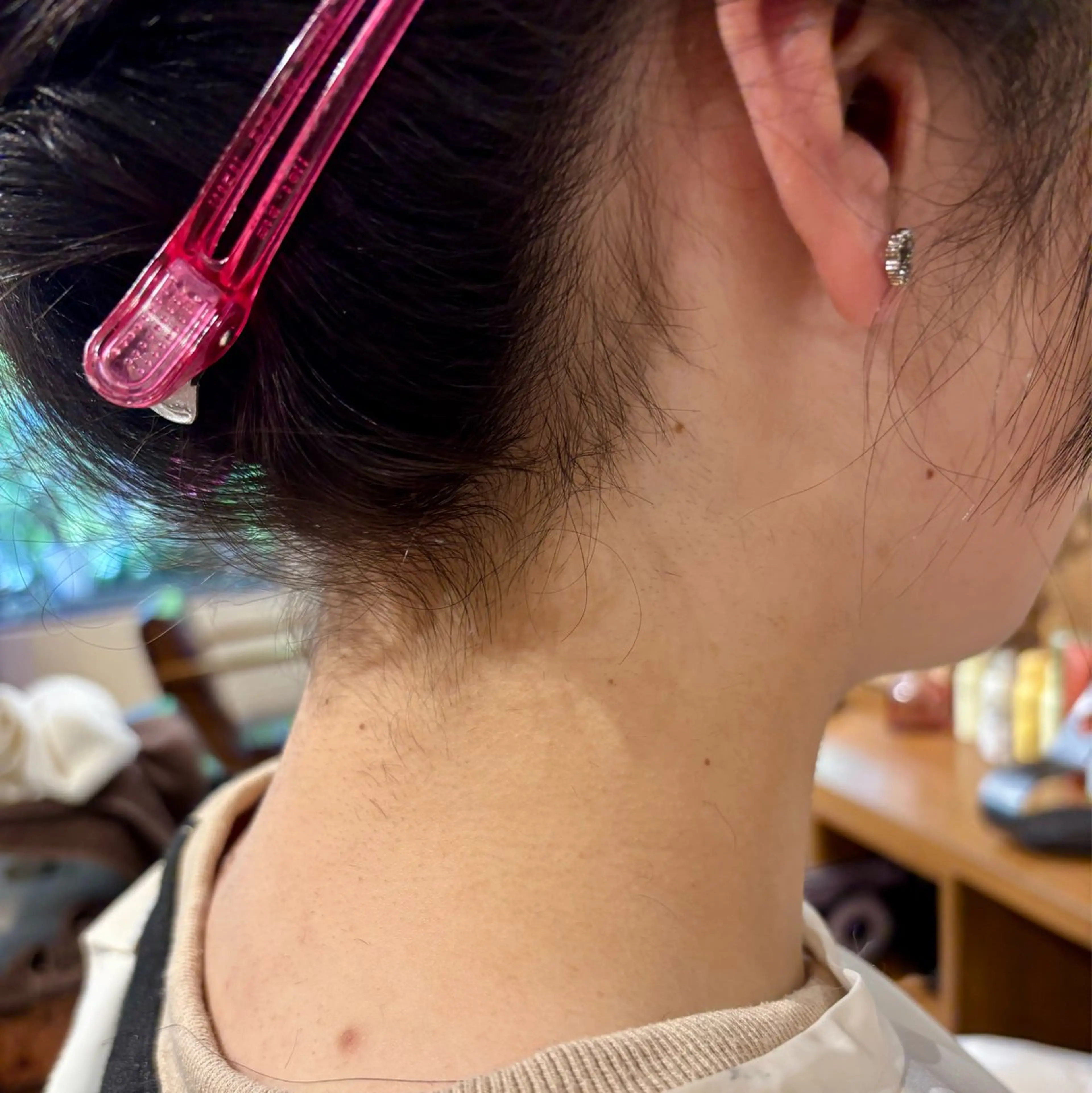 襟足のみシェービング(うなじ剃り)の写真