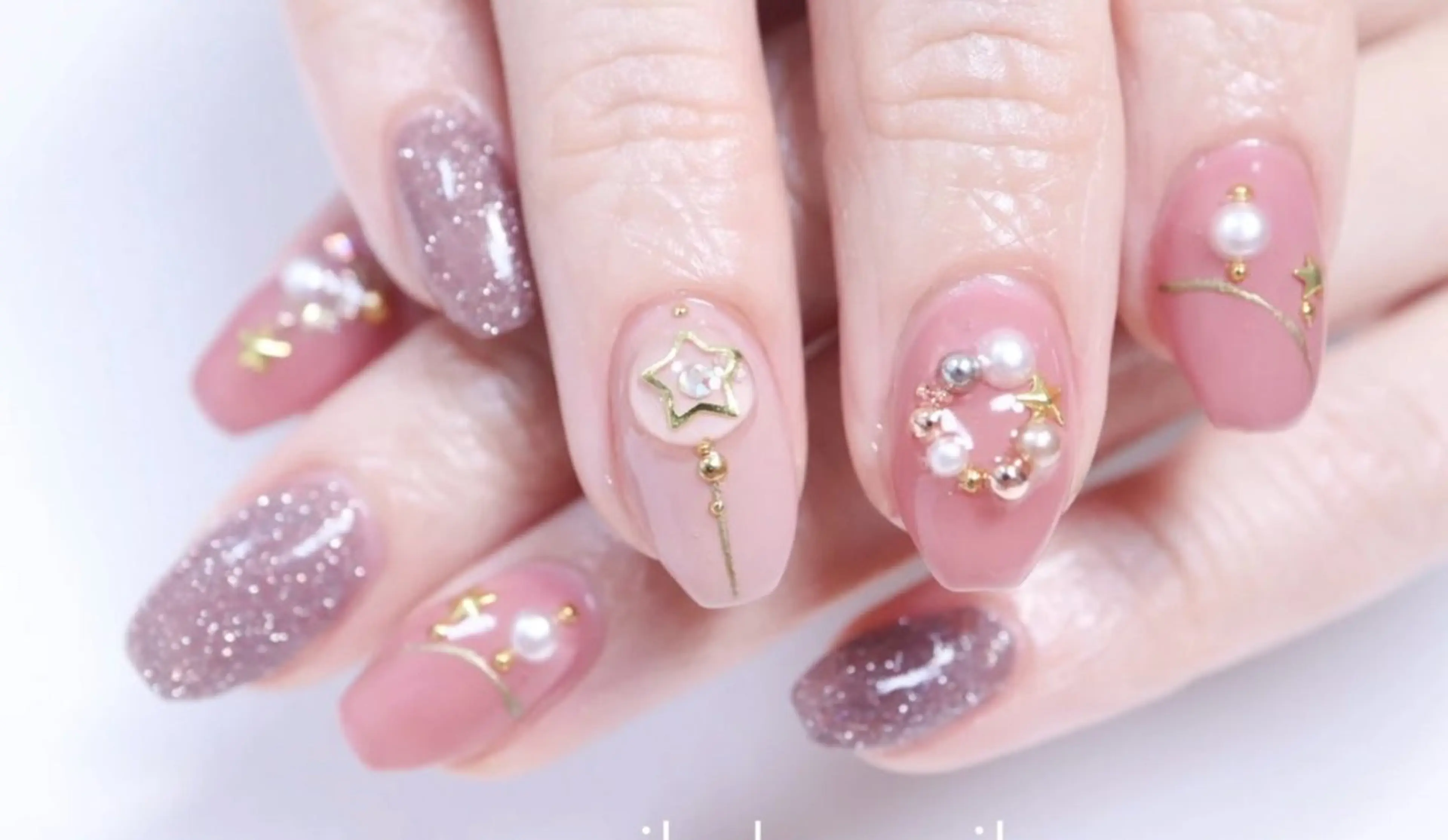 ネイル アートネイル チークネイル フットネイル マグネットネイル 持ち込み ラッキーネイルサロン西川口東口店所属・山田 由奈のネイルデザイン