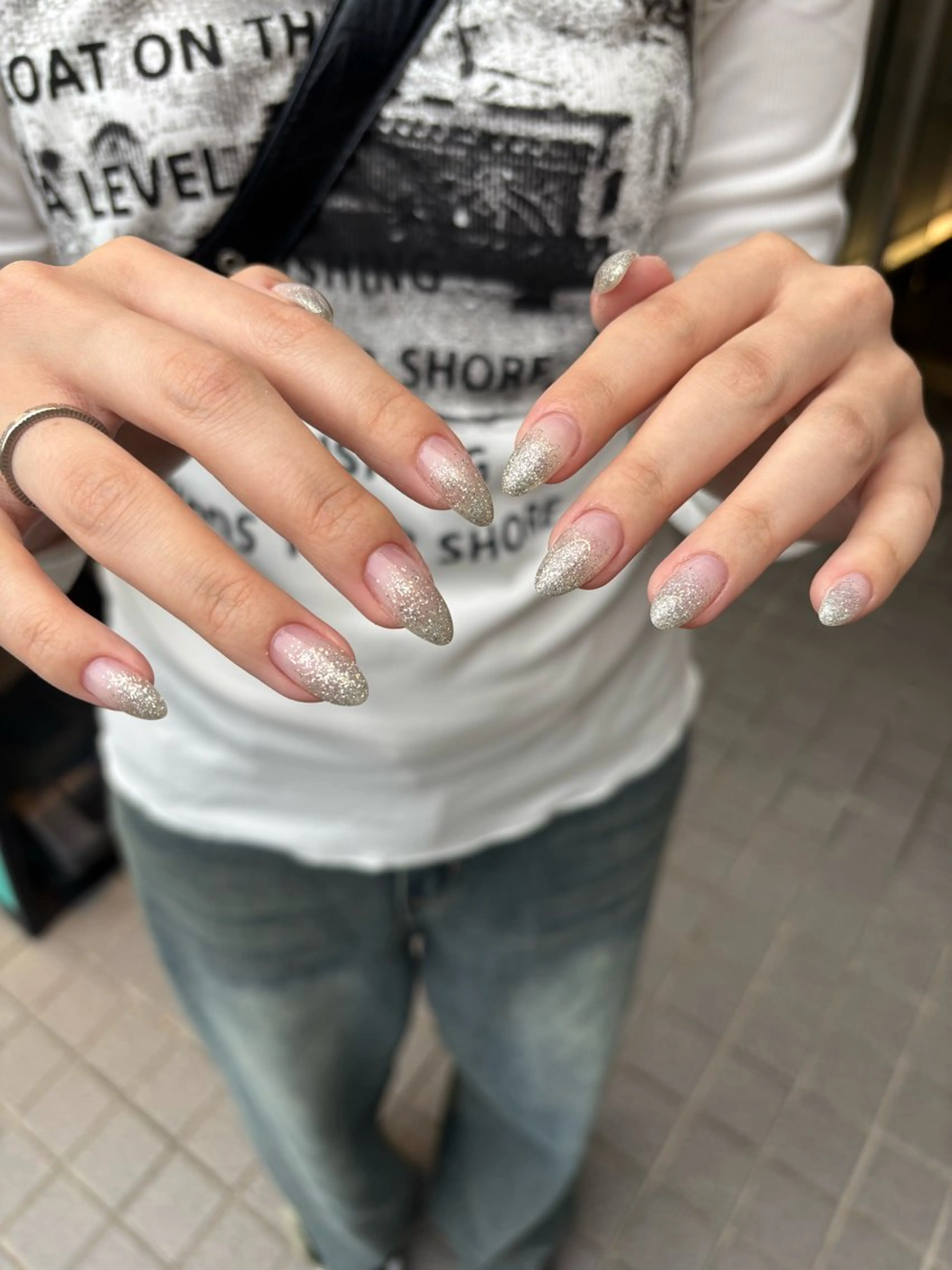 ネイル ゴールド グラデーション キラキラネイル ラメ(グリッター) ラメグラデーション ハンドネイル ハンドケア 🎀NAIL🎀 AI🪄︎︎◝✩のネイルデザイン