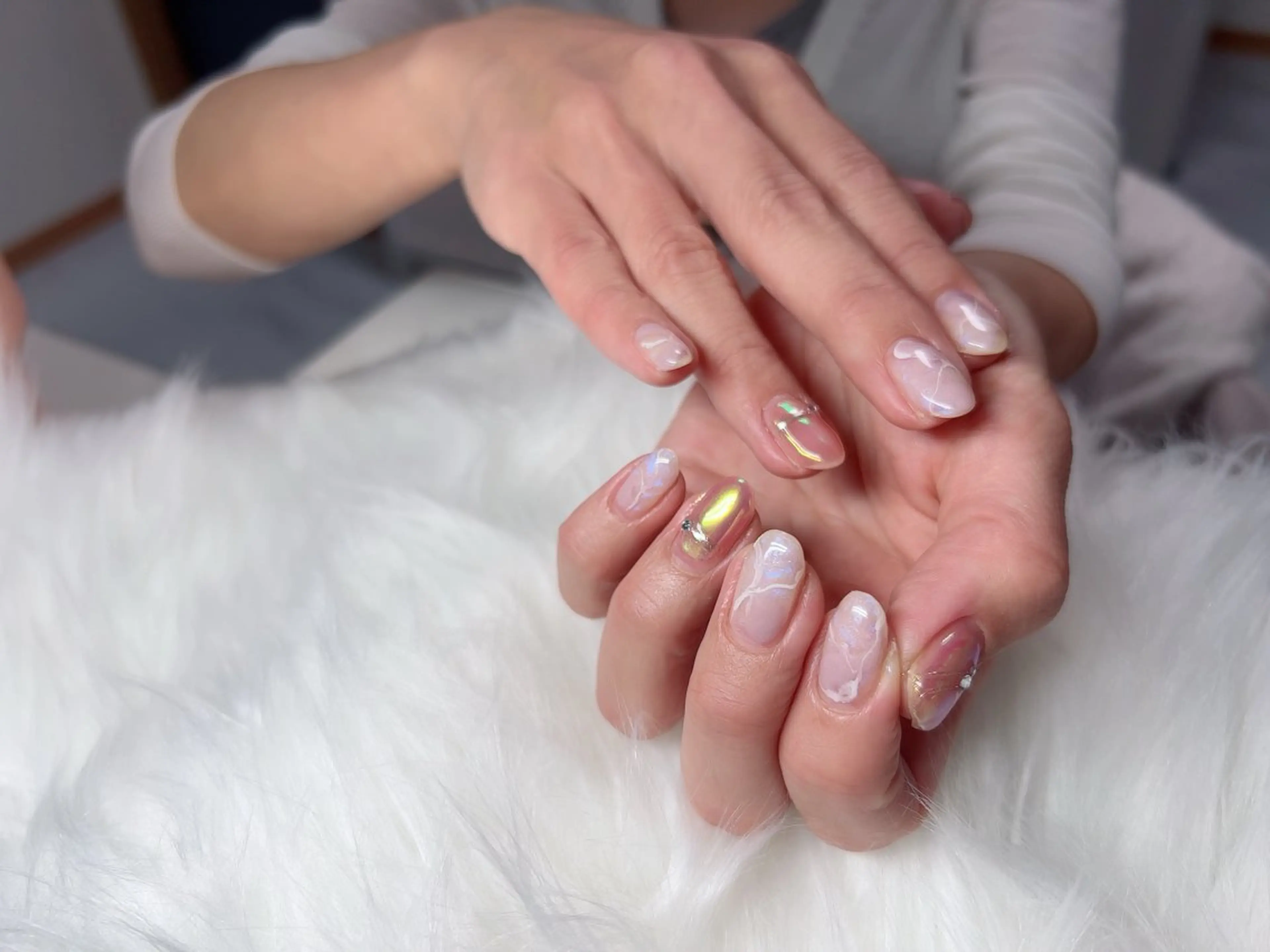 強めにも柔らかめな印象にも★ニュアンスネイルの写真