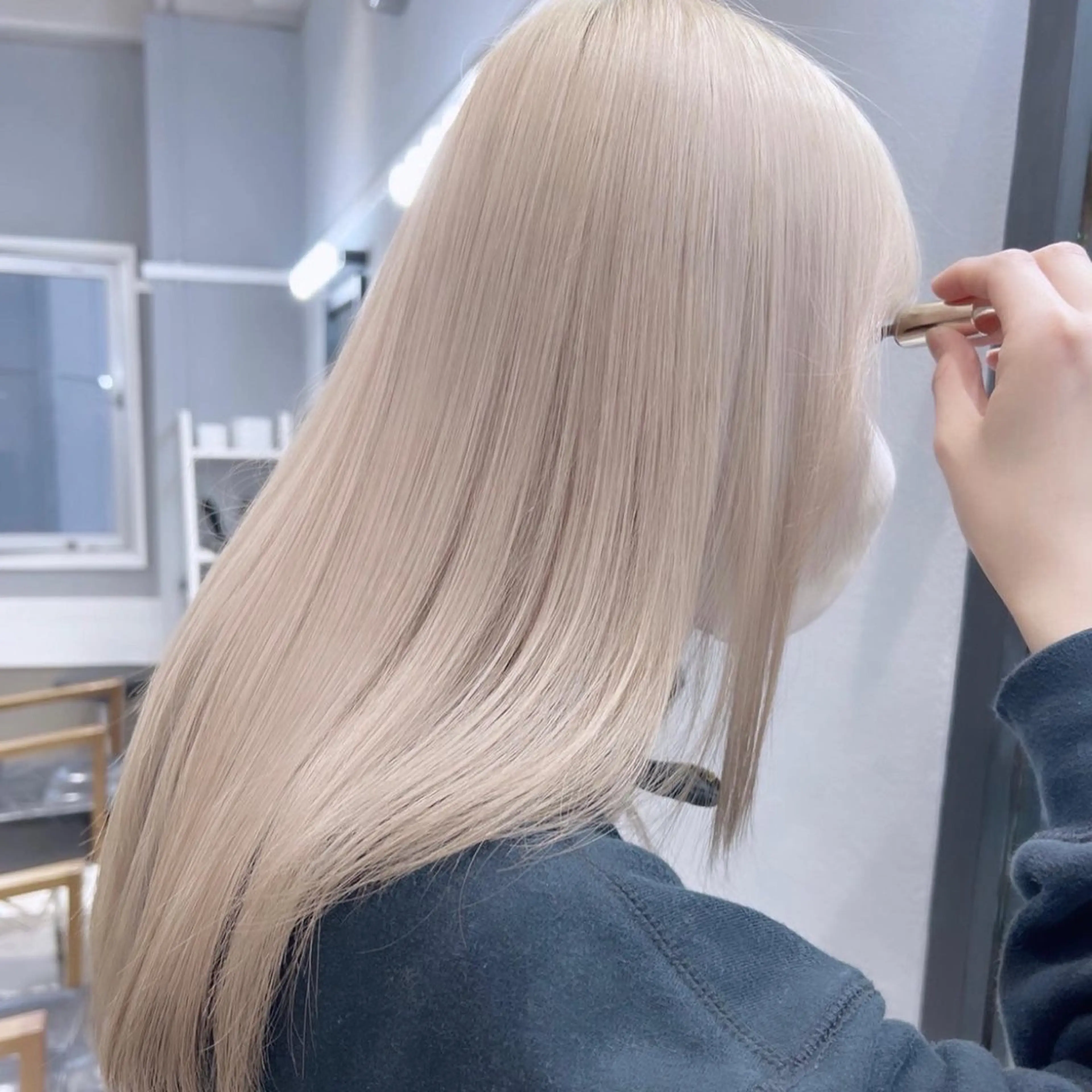 セミロング カラー ヘアアレンジ 切りっぱなしボブ ショートボブ ベージュカラー ブリーチ ケアブリーチ ヘアカラー トリートメント GiseL天神カラー 髪質改善/ブリーチのヘアスタイル