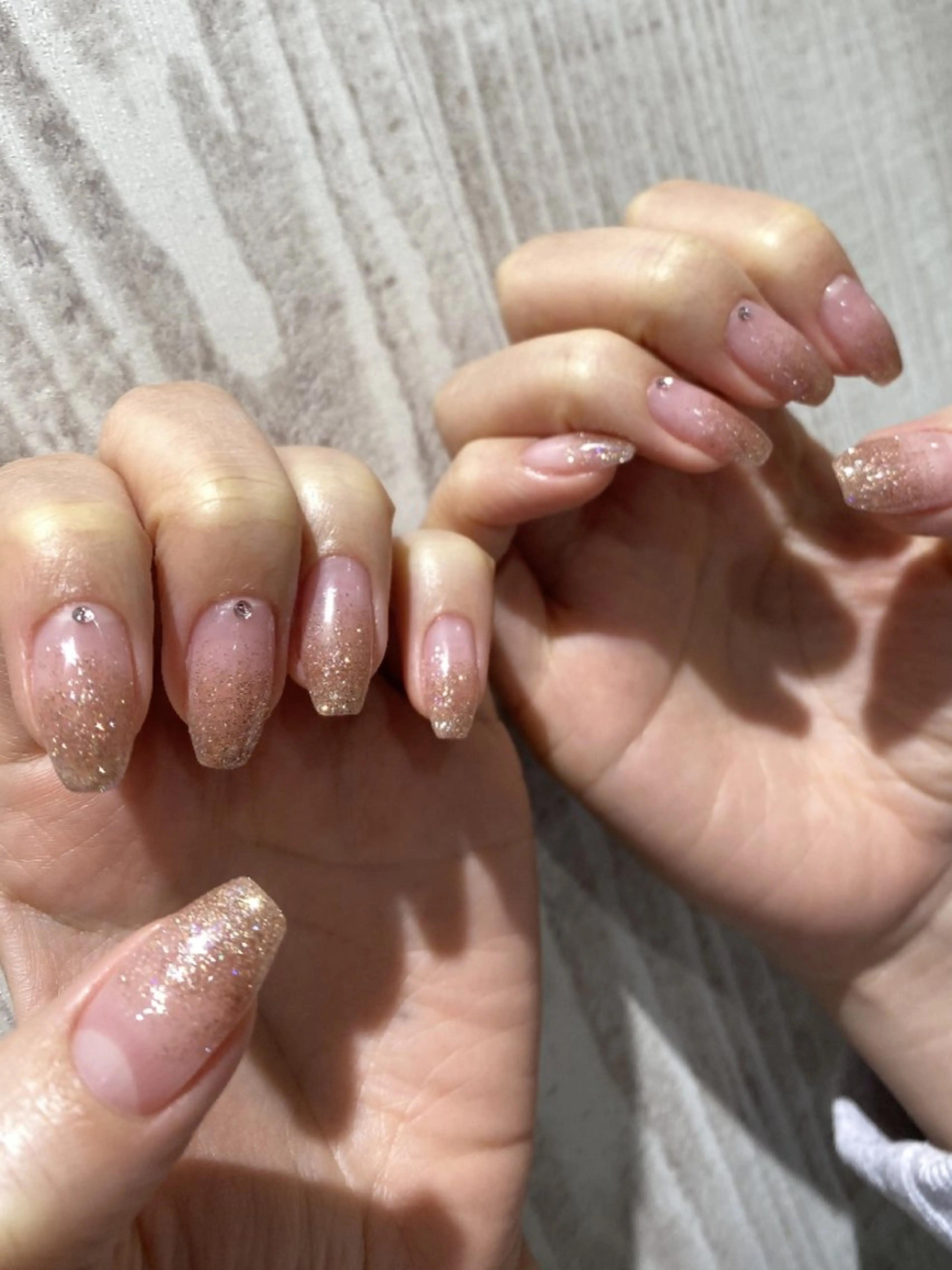 ネイル リボン ストーンネイル ハンドネイル 13日3980円‼️ マグもデザインも◎のネイルデザイン