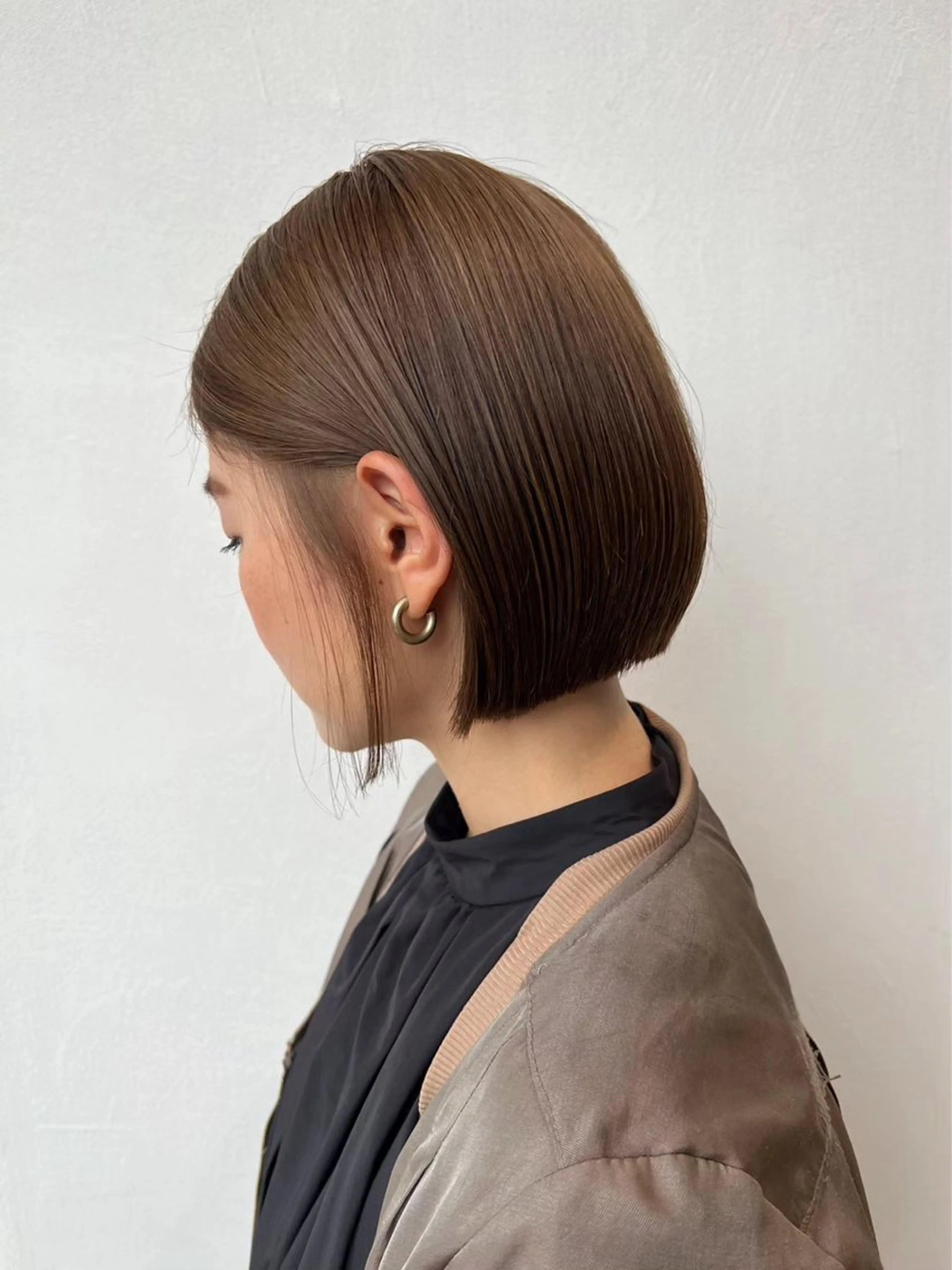 ショート カラー 切りっぱなしボブ グレージュ オリーブグレージュ オリーブグレー ボブ 渋谷/レイヤーボブ・ 韓国ボブ特化/楓のヘアスタイル