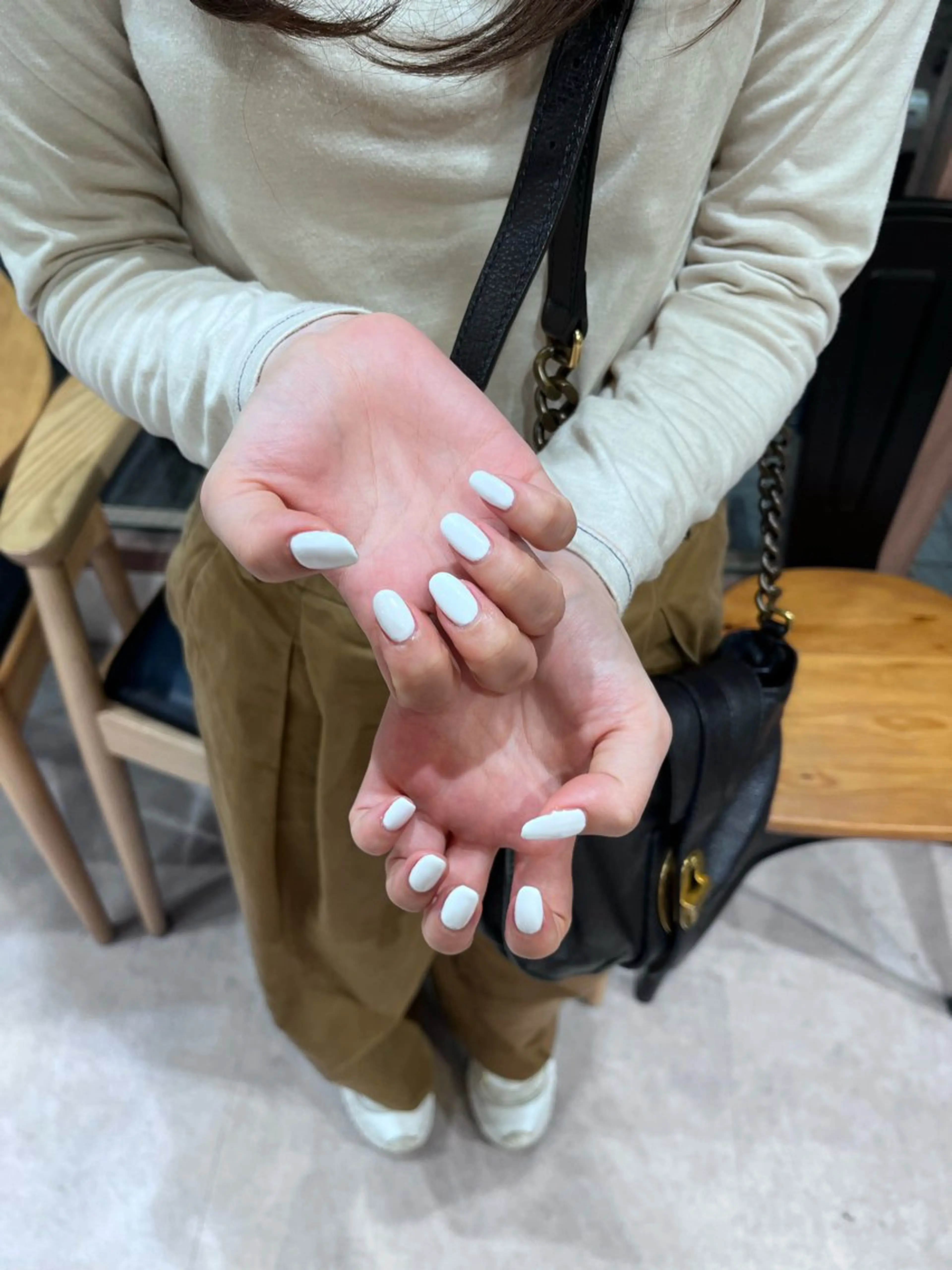 ネイル ホワイト ハンドネイル 🩶レイナ🩶 color/nailのヘアスタイル