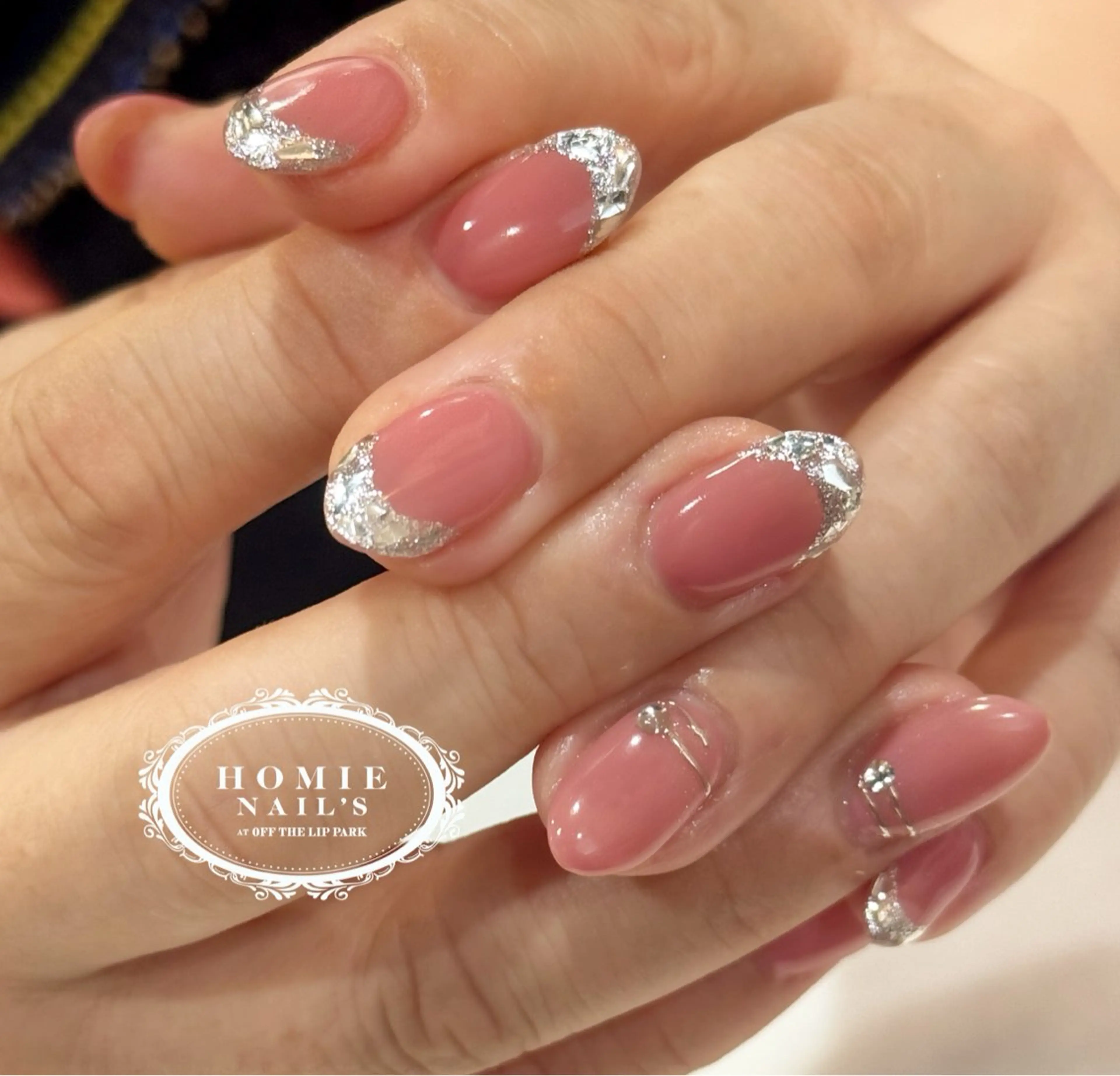 ネイル フレンチネイル ガラスフレンチ オフザリップパーク Asamiのネイルデザイン