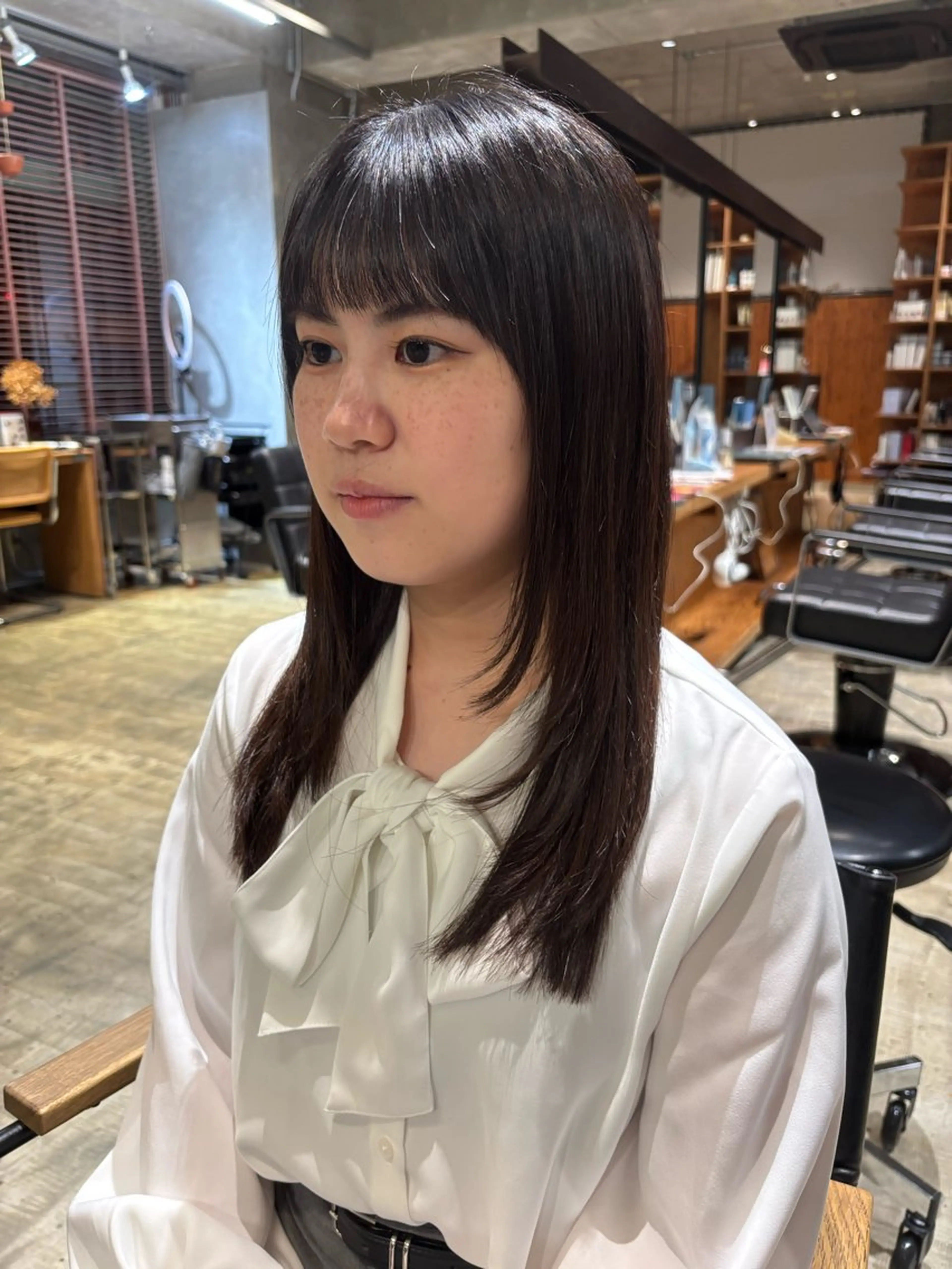 ミディアム カラー カット ヘアカラー tre by soi所属・渡辺 彩乃のヘアスタイル