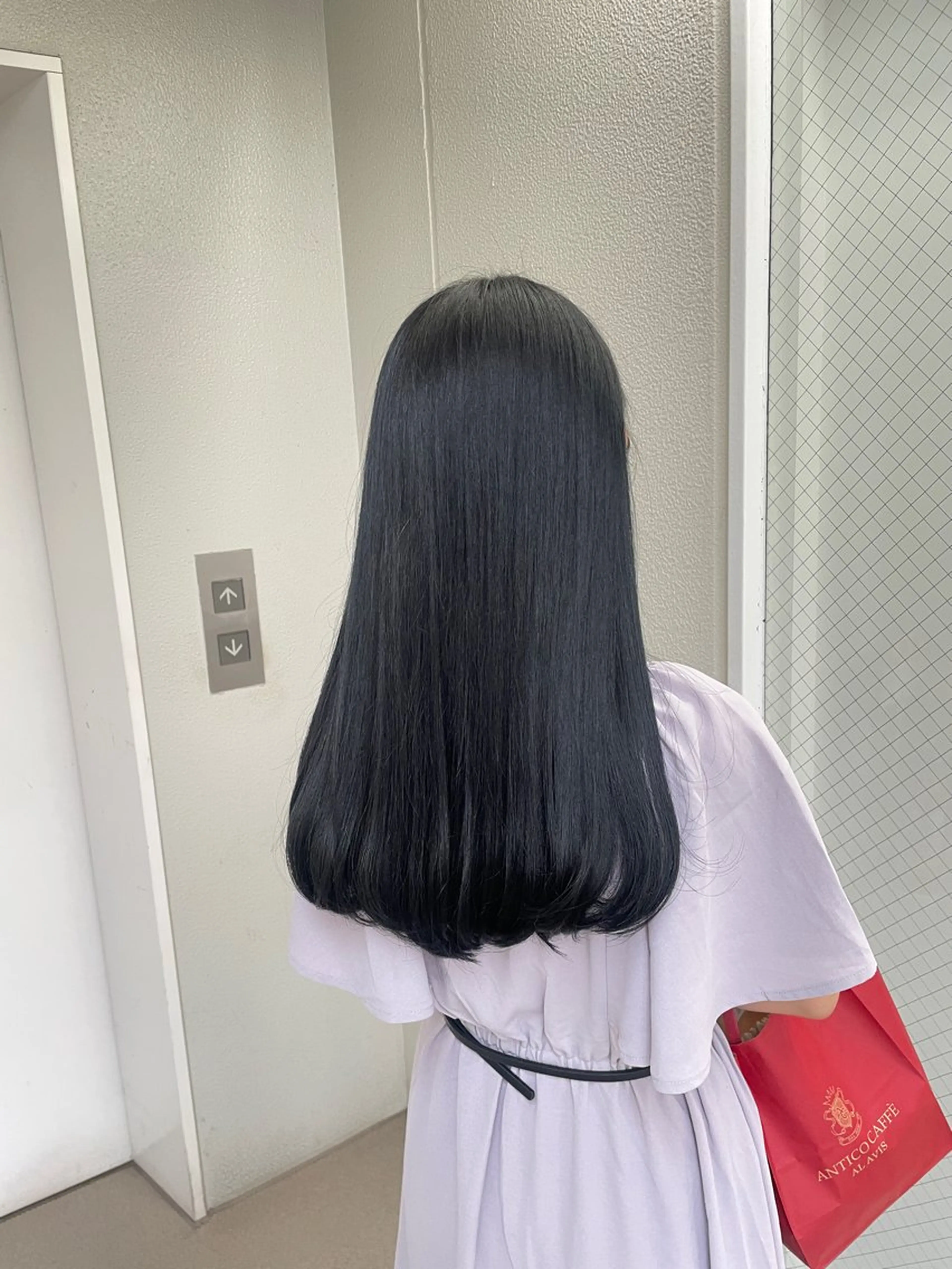 ロング カラー ヘアアレンジ 黒髪 ブルーカラー ブルーブラック ヘアカラー トリートメント ヘッドスパ ヘアセット 艶髪✨寒色カラー✨ 翁長孝輔のヘアスタイル