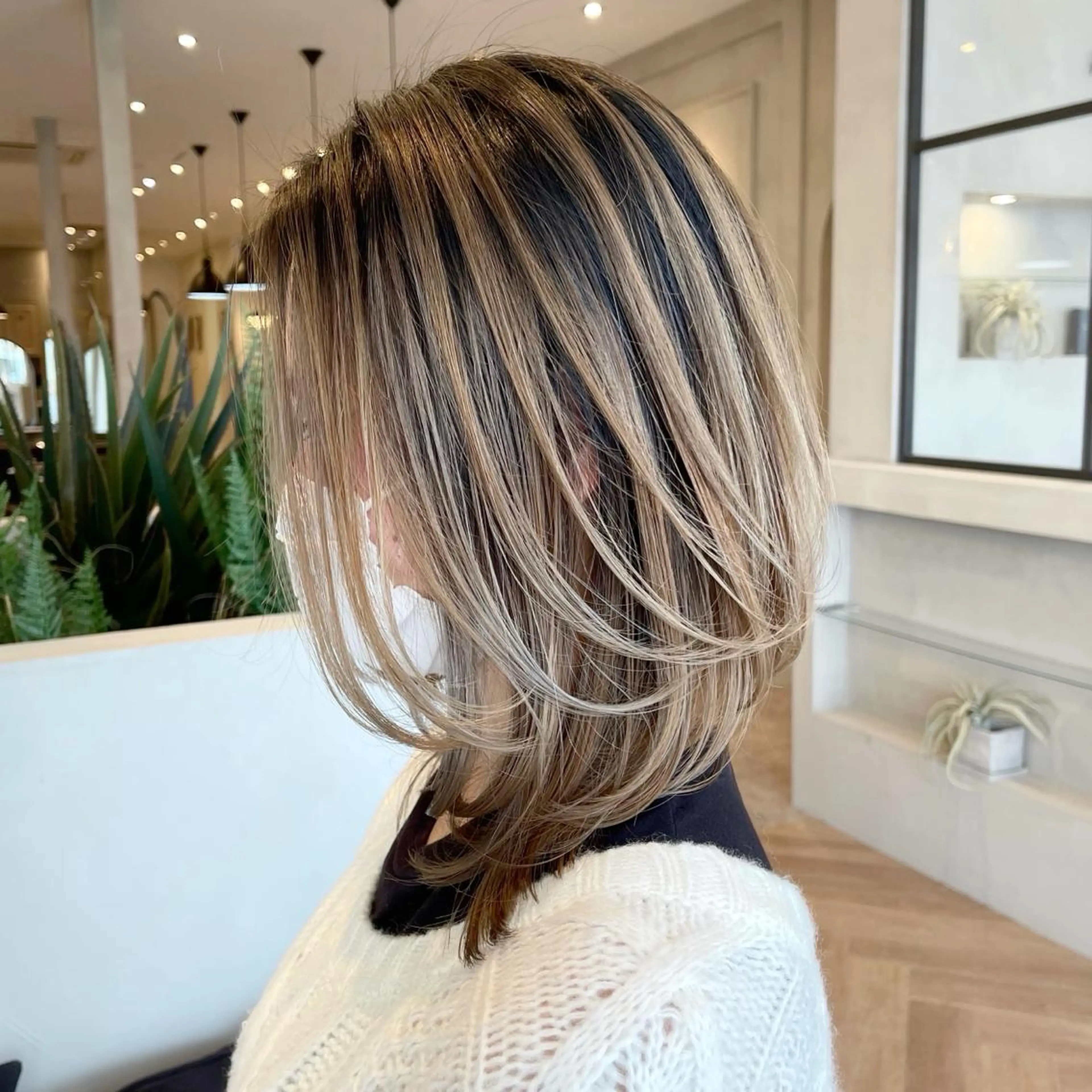 ミディアム カラー ヘアアレンジ バレイヤージュ デザインカラー ハイライトカラー 外国人風カラー ハイライト カット ヘアカラー トリートメント アンドウ ユウ/ レイヤーカット/韓国のヘアスタイル