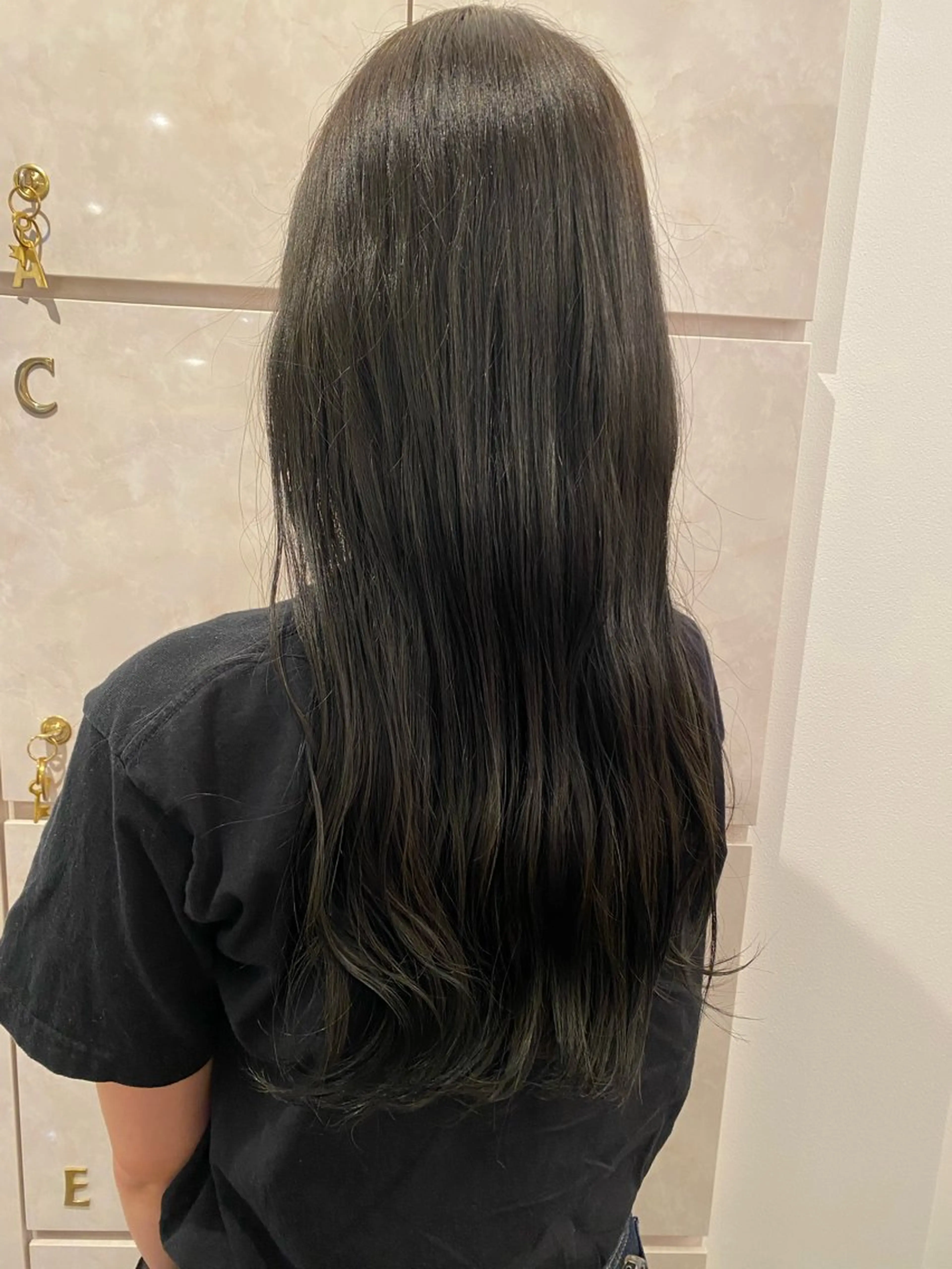 ロング カラー 透明感カラー グレージュ オリーブグレージュ オリーブグレー 💠𝚈 𝚄 𝙸 💠のヘアスタイル