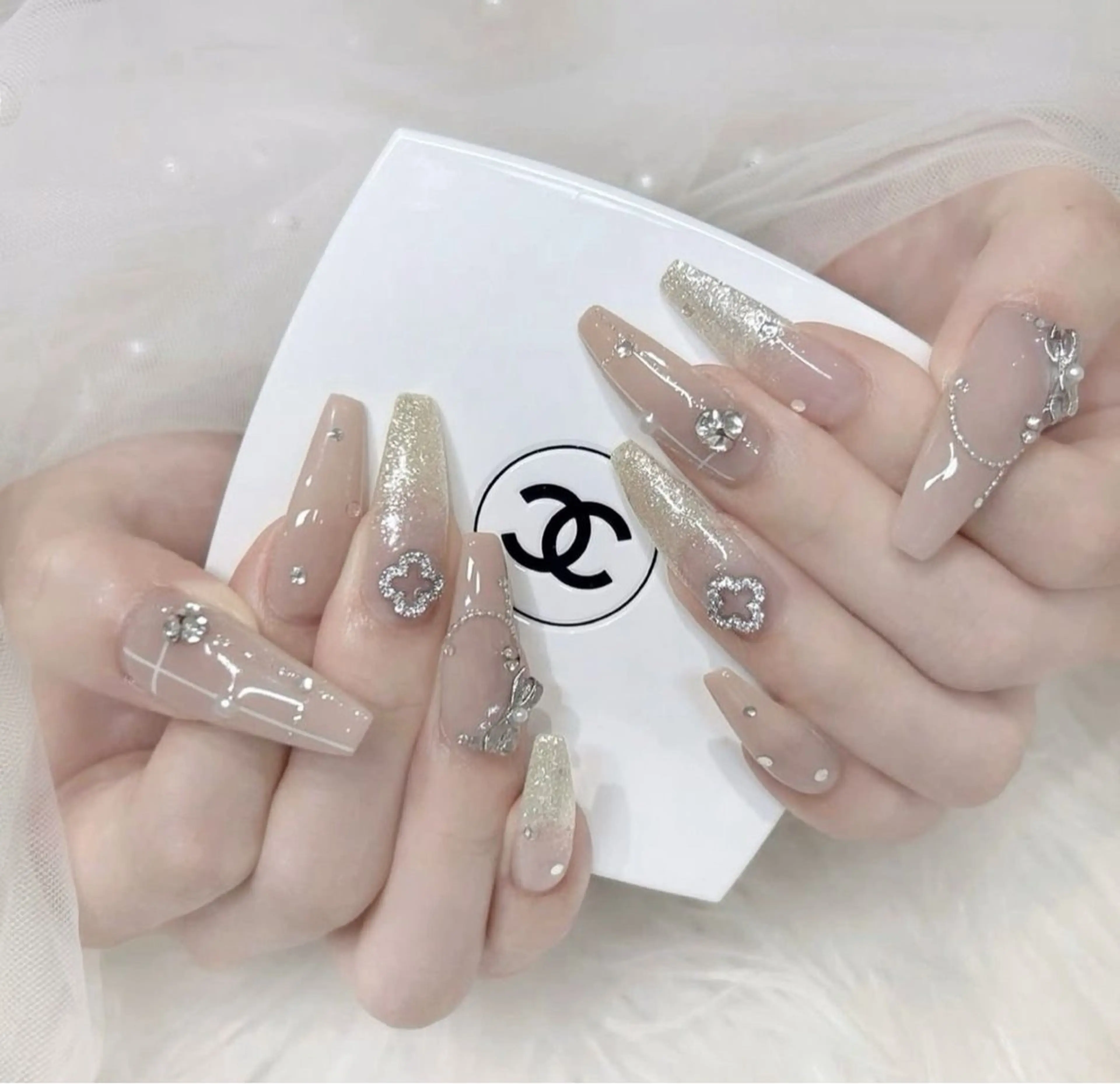 ネイル オーロラネイル チークネイル 長さ出し フットネイル フレンチネイル ハンドネイル Lee Nailsのネイルデザイン